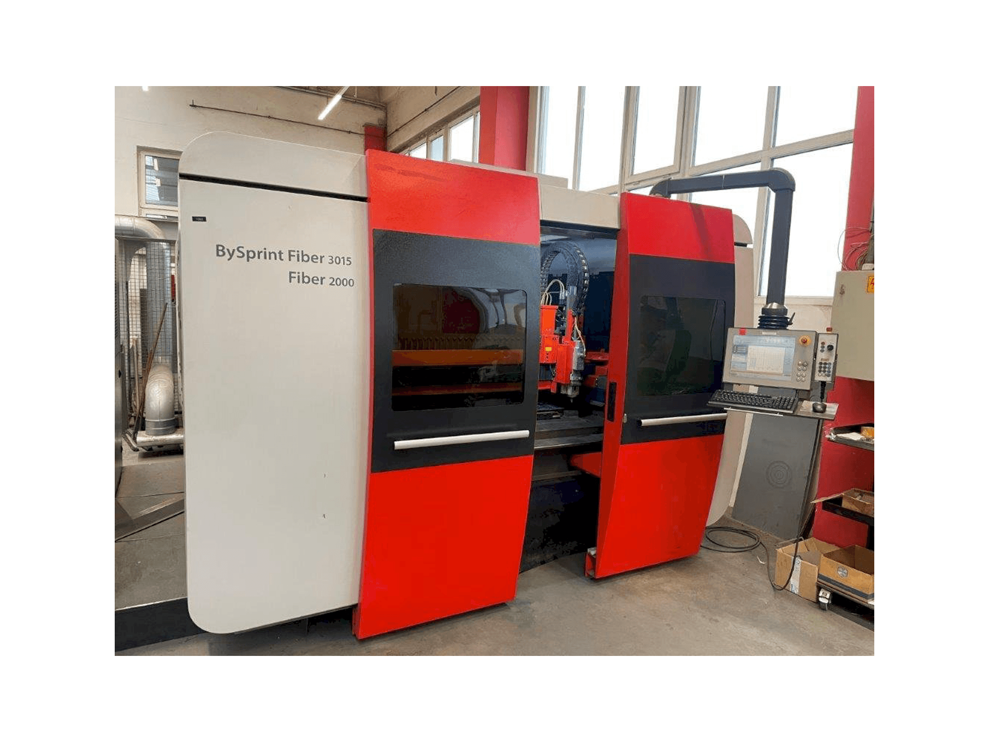 Mašīnas Bystronic BySprint Fiber 3015 kreisās malas skats