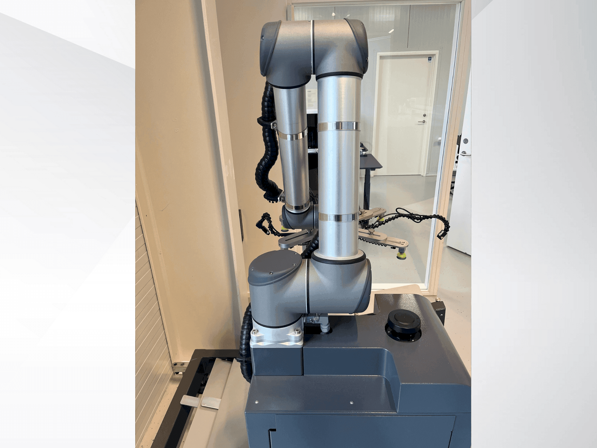 Mašīnas Universal Robots UR10 pretskats