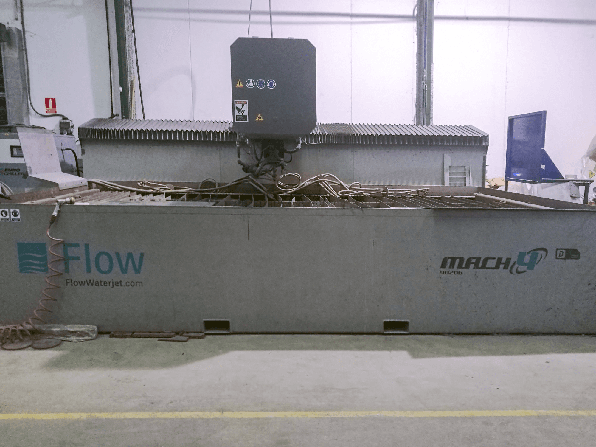 Mašīnas Flow Mach4 4020b pretskats