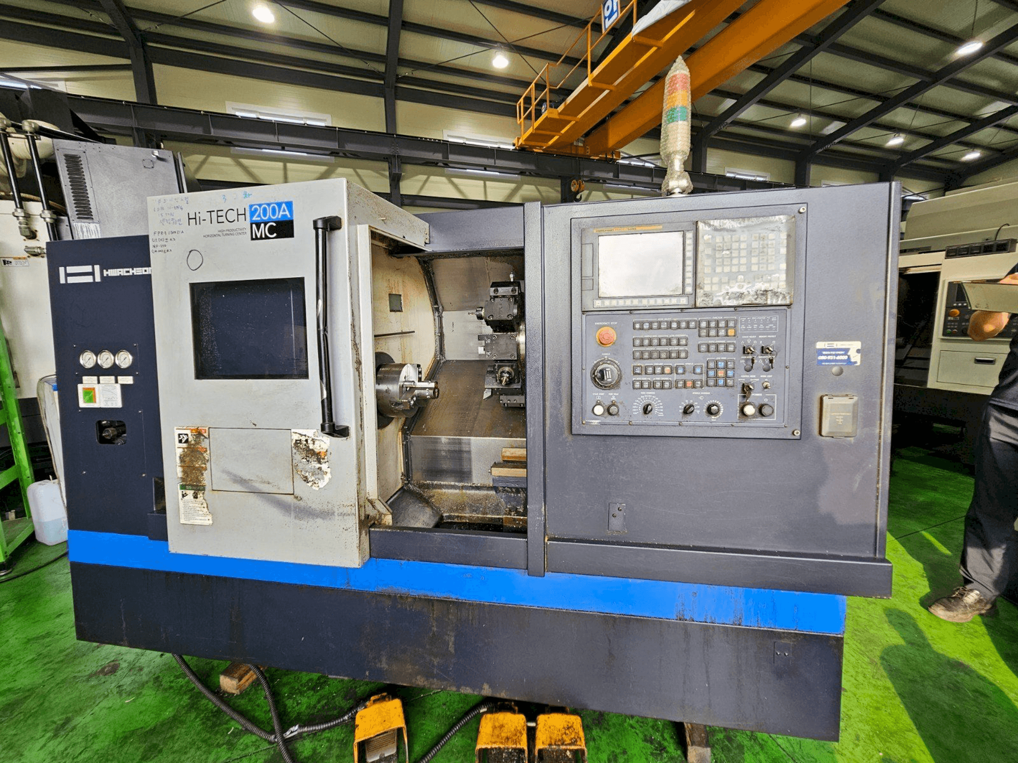 Mašīnas HWACHEON Hi-Tech 200A MC pretskats