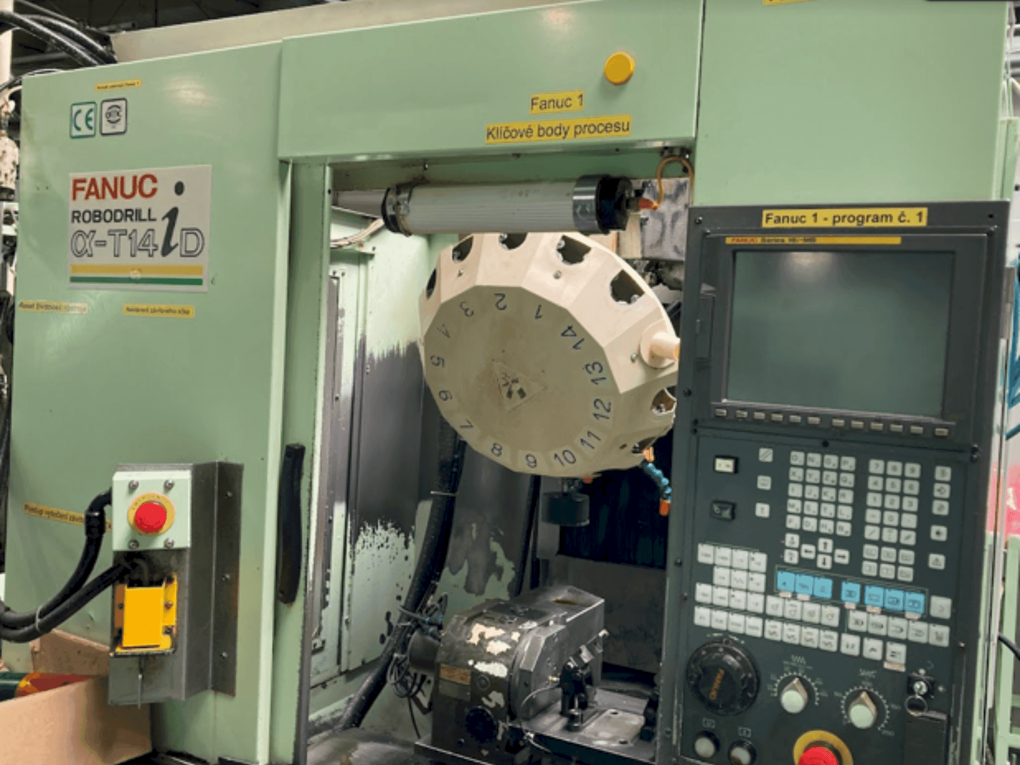 Mašīnas FANUC Robodrill Alpha-T14 iD pretskats