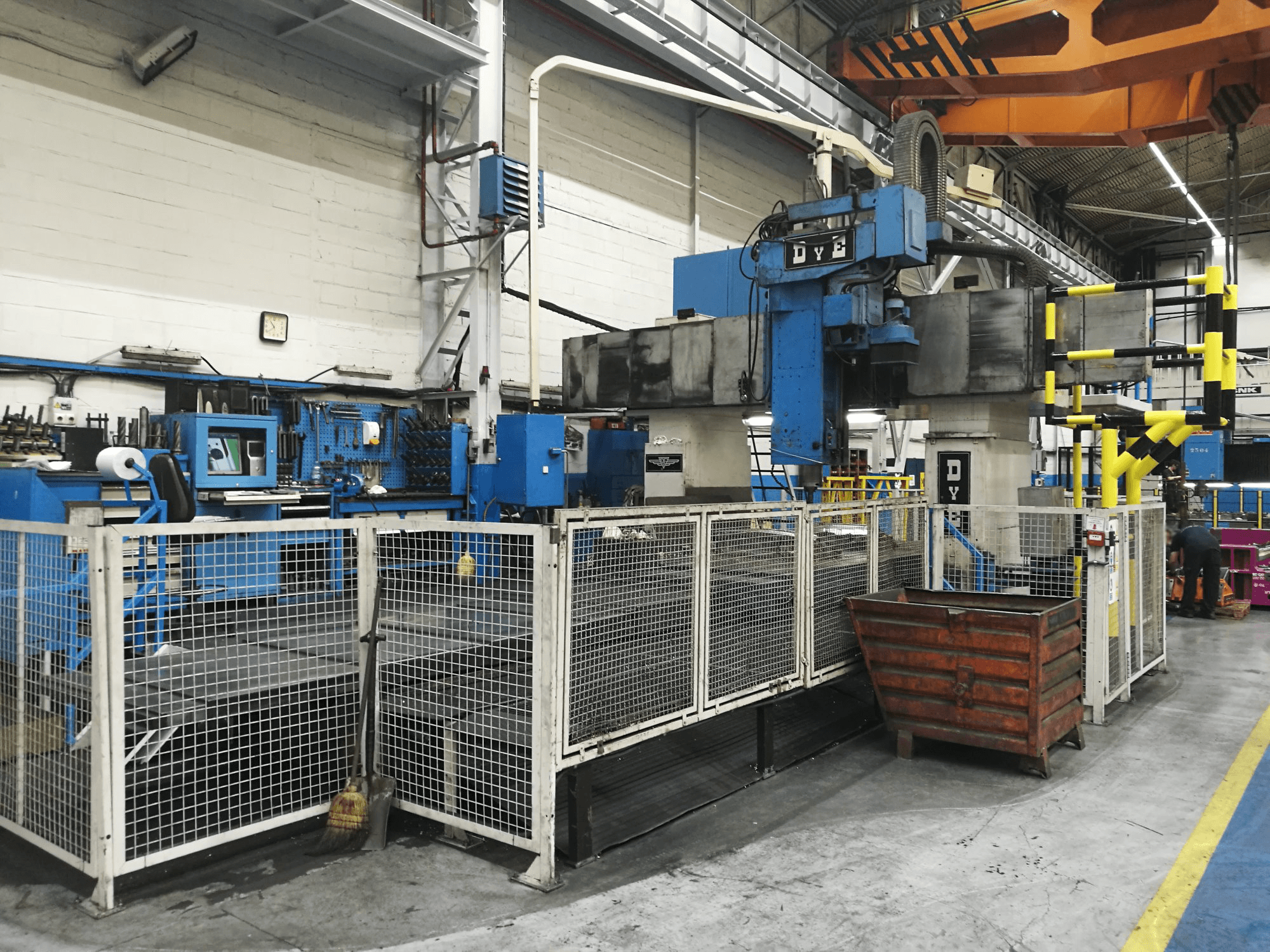 Mašīnas DYE FPF-2-N/C skats no labās puses