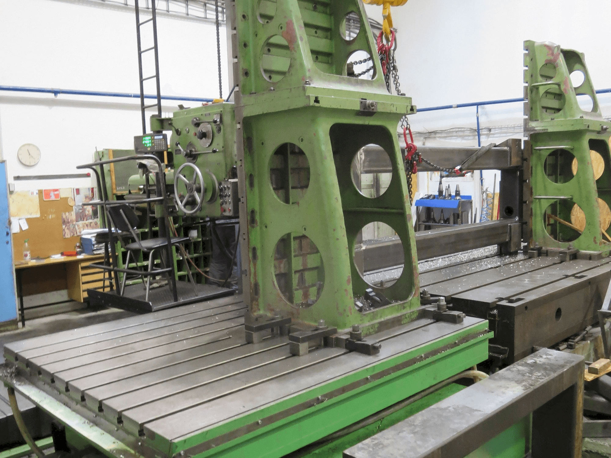 Mašīnas TOS HP 100 pretskats