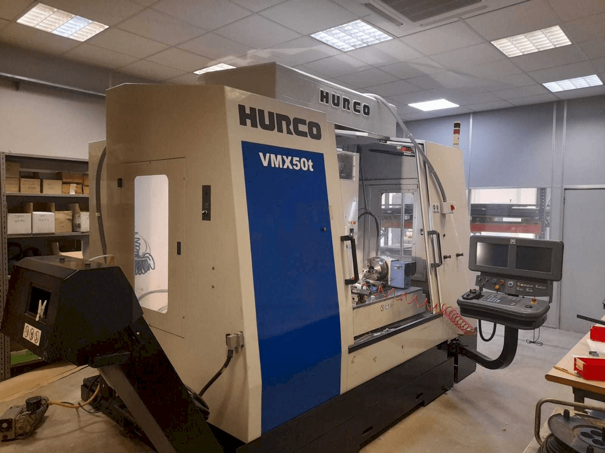 Mašīnas Hurco VMX50T pretskats