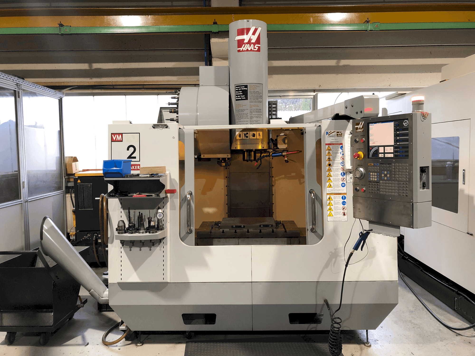 Mašīnas HAAS VM-2HF pretskats