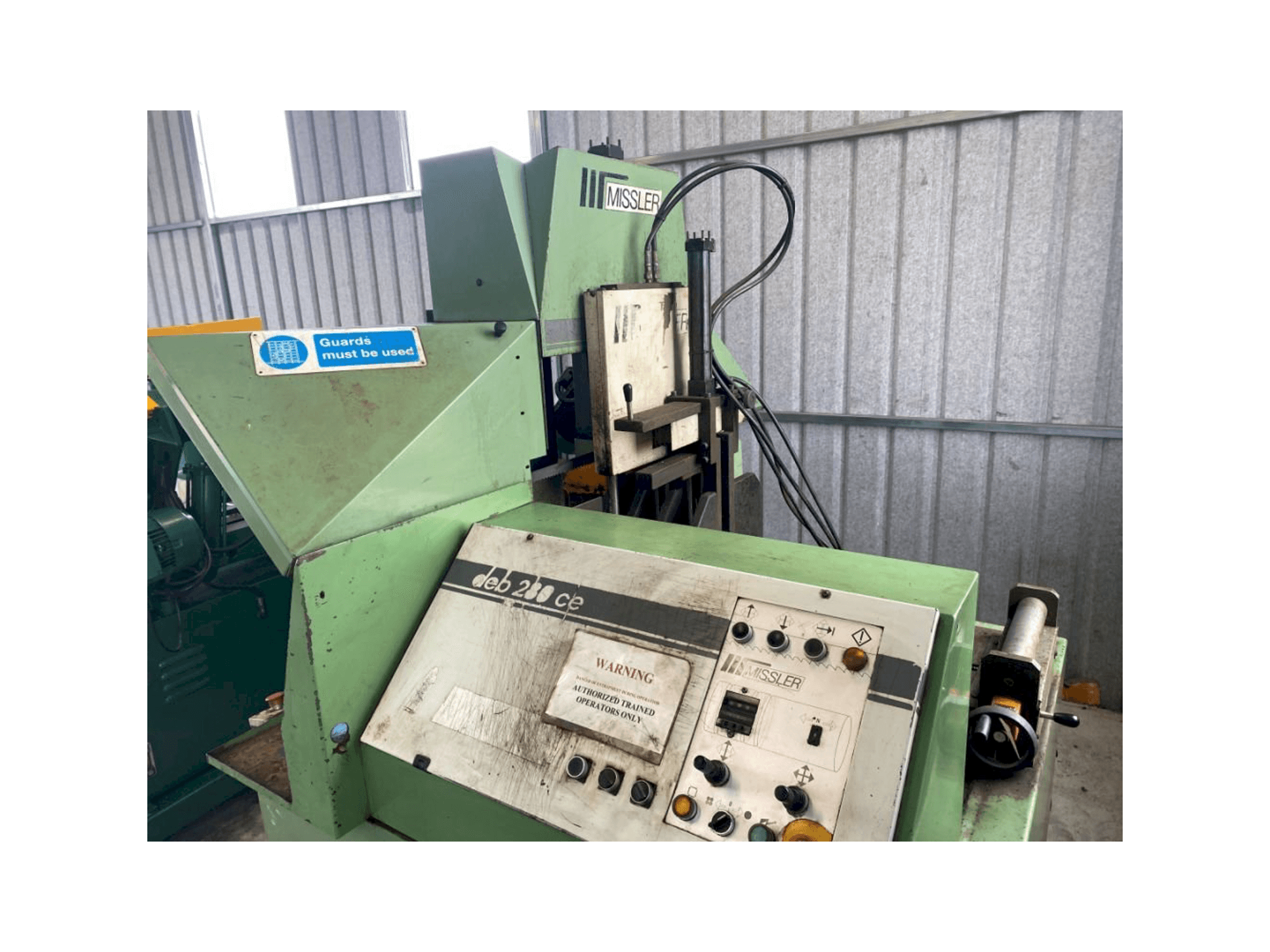 Mašīnas Missler Compucut DEB 280CE pretskats