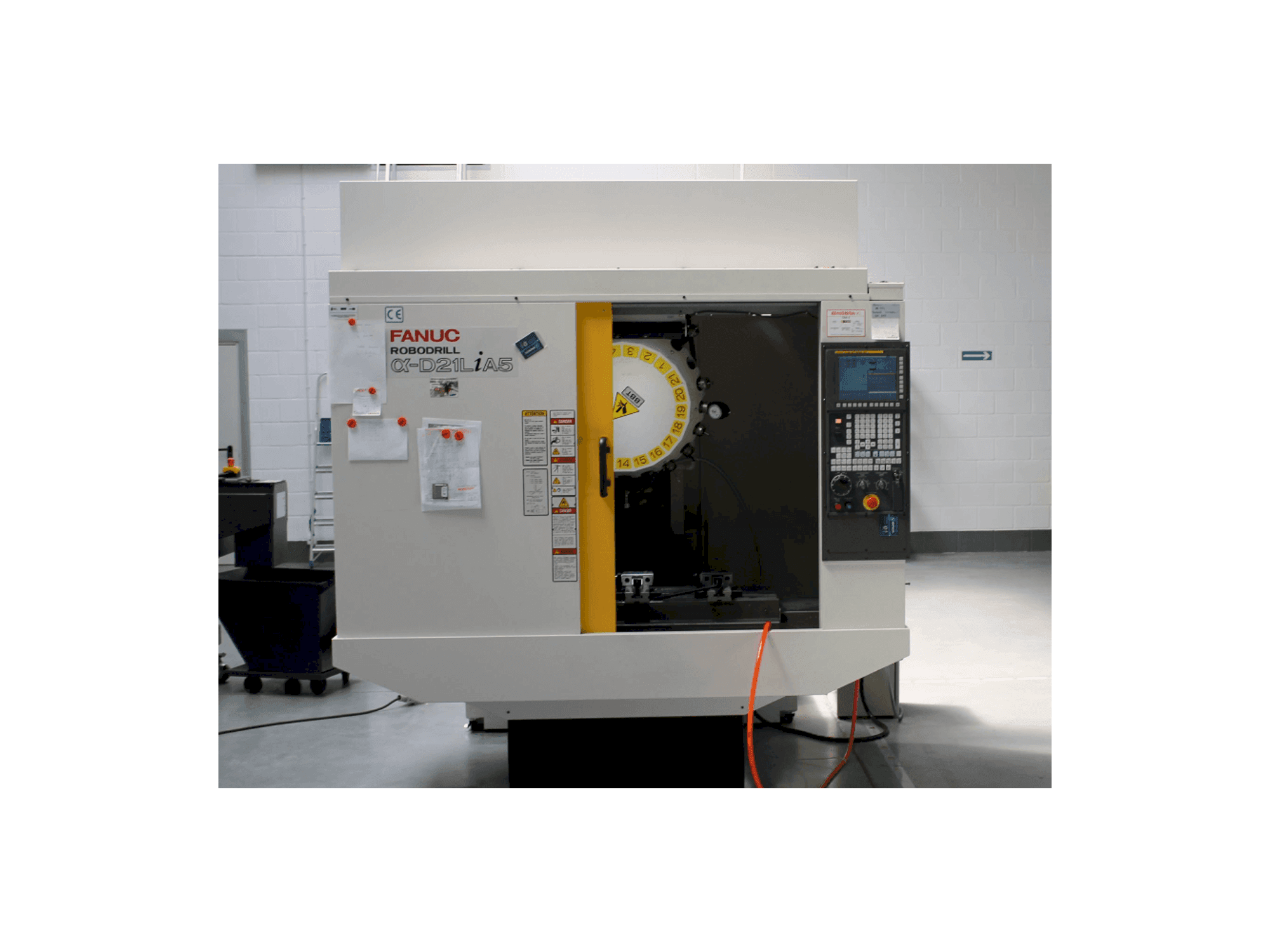 Mašīnas FANUC RoboDrill D21LiA5 pretskats