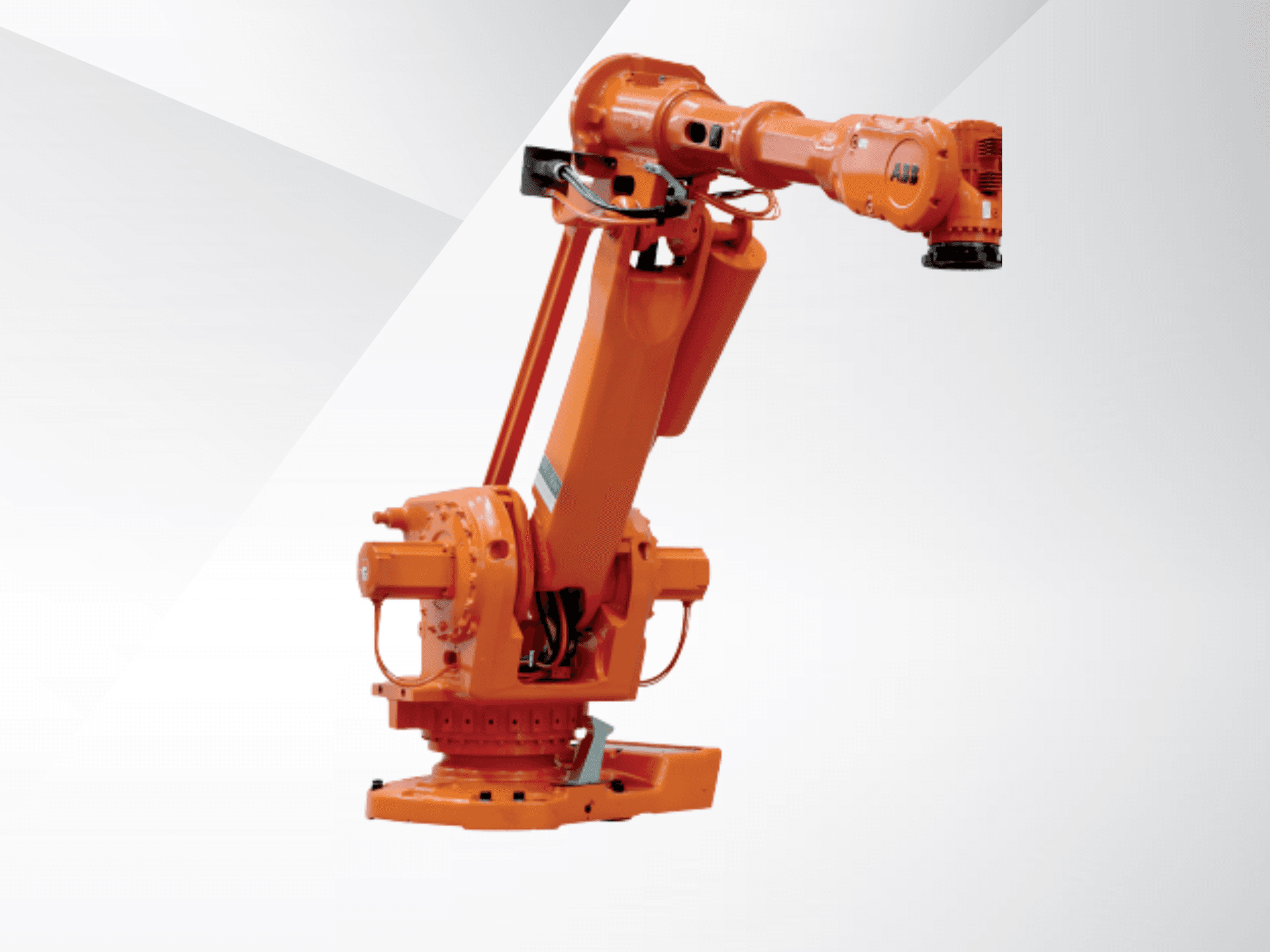ABB IRB 6650S-90/3.9 robota roka oranžā krāsā, skats no sāniem, kurā redzami savienojumi un pamatne rūpnieciskajai automatizācijai.