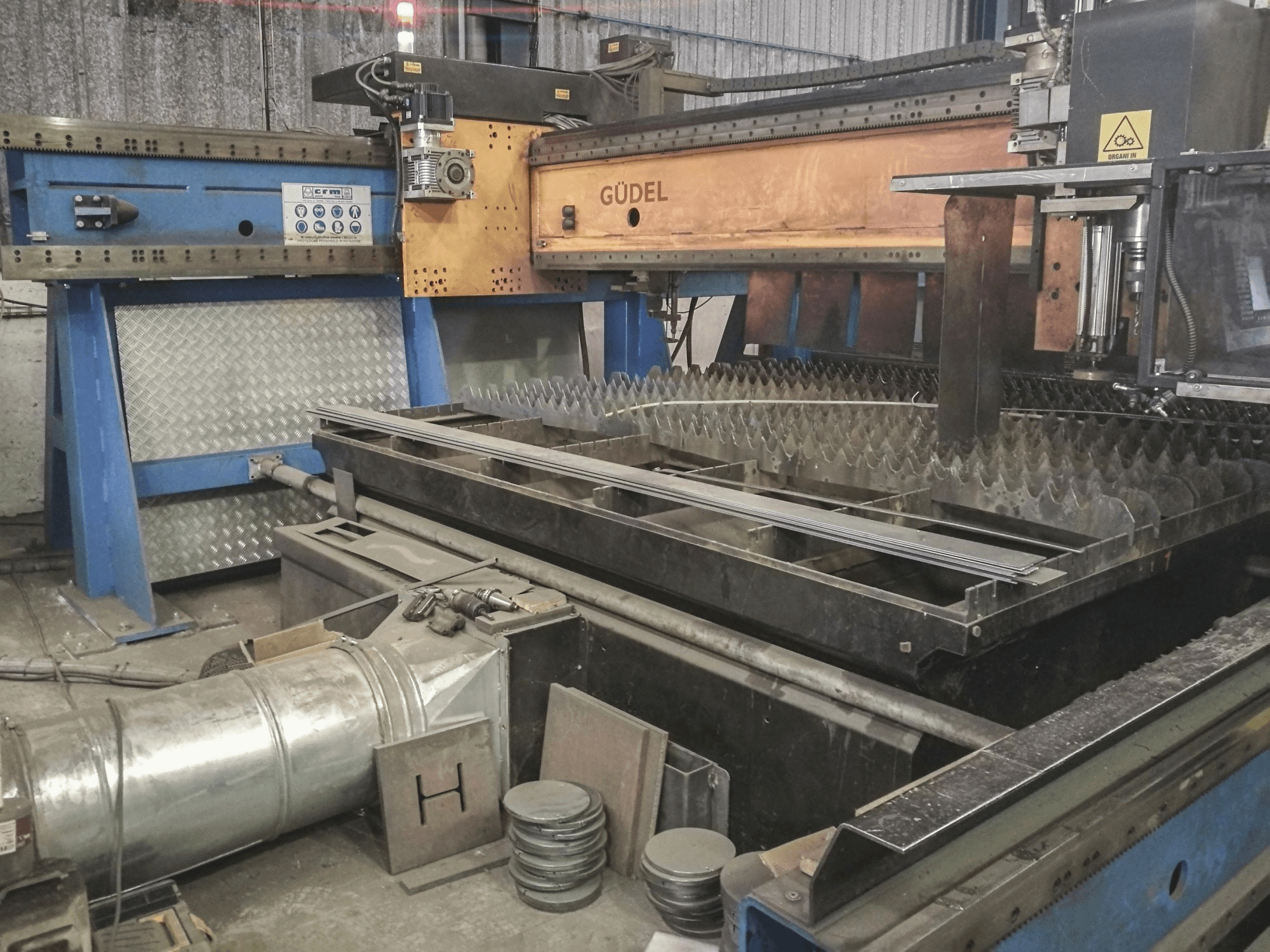 Mašīnas CRM CT16025ISO40HPR pretskats