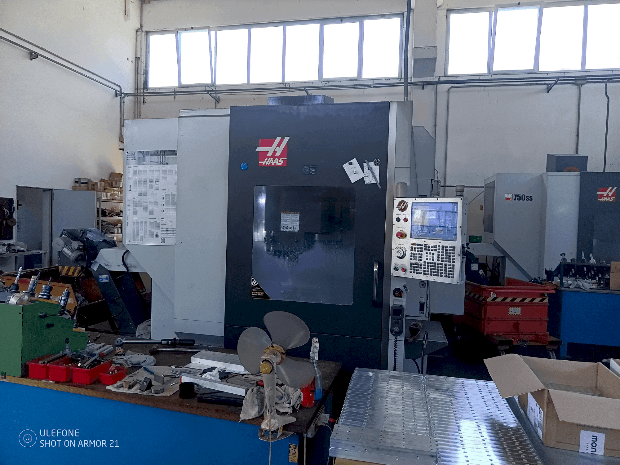 Mašīnas HAAS UMC 750SS pretskats