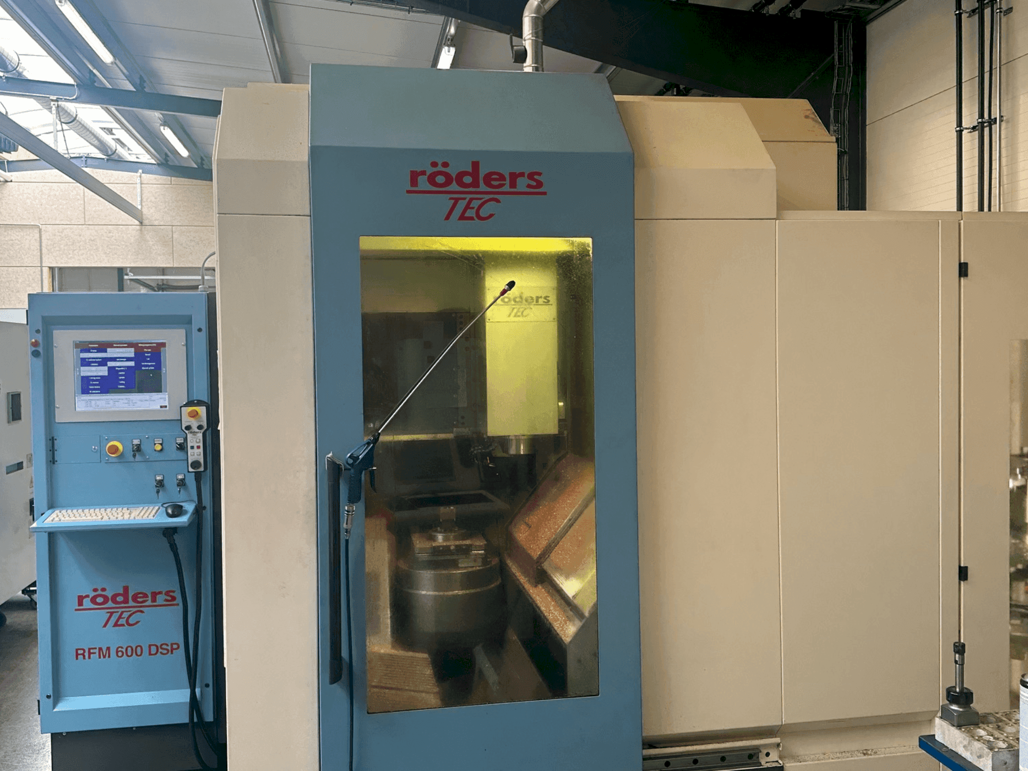 Mašīnas Roders RFM 600 DSP pretskats