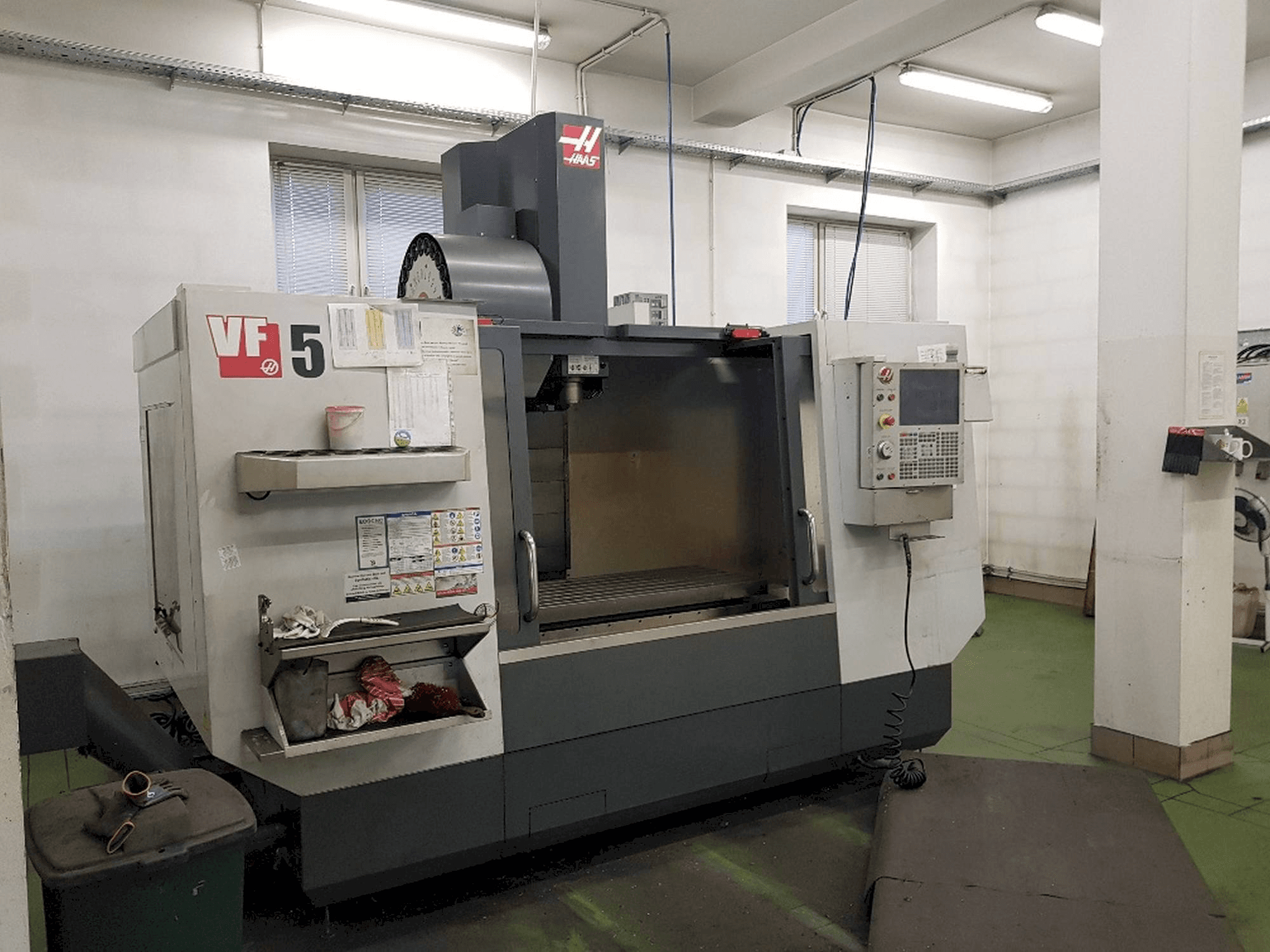 Mašīnas HAAS VF-5/40 pretskats