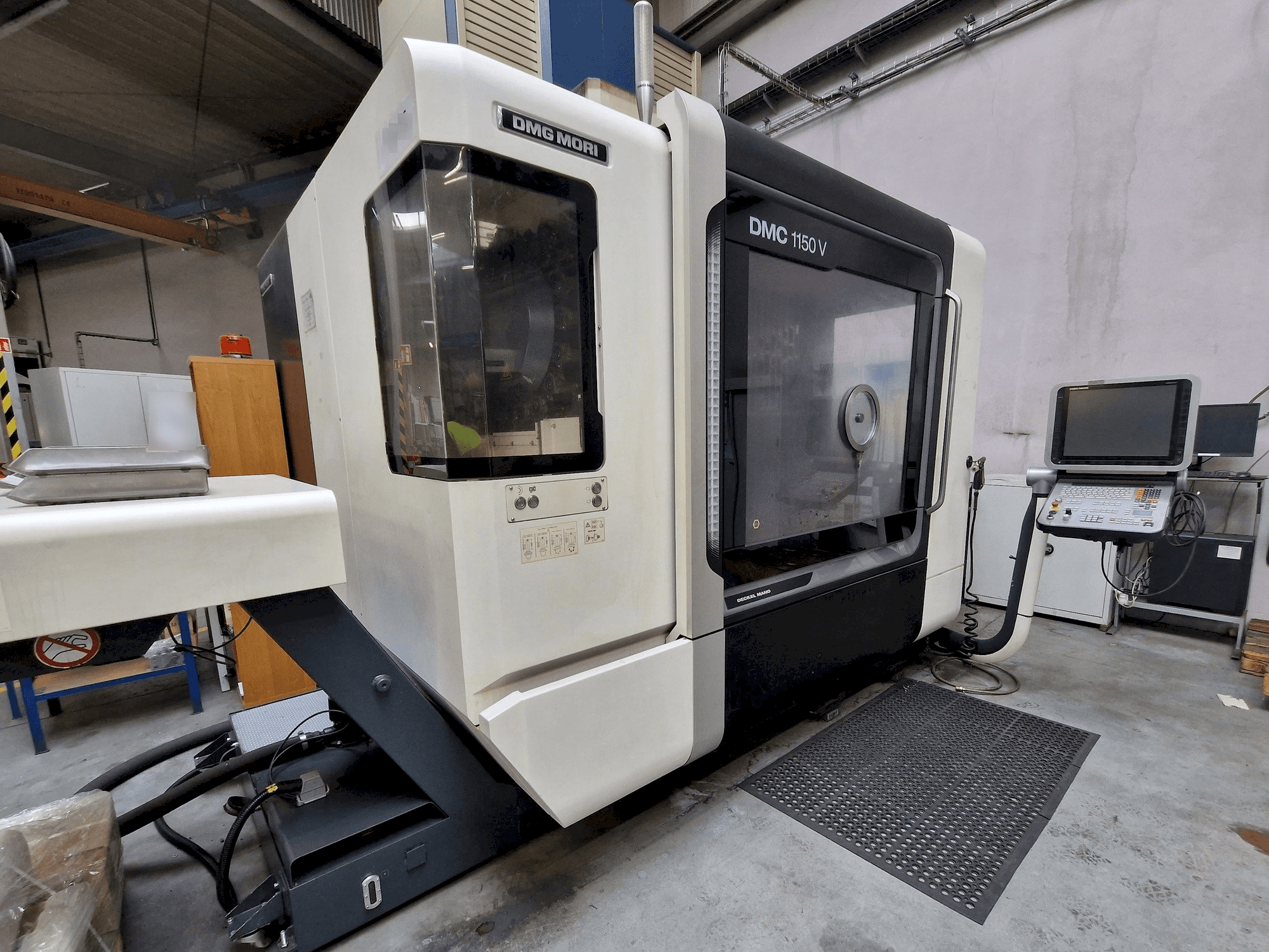 Mašīnas DMG MORI DMC 1150 V kreisās malas skats