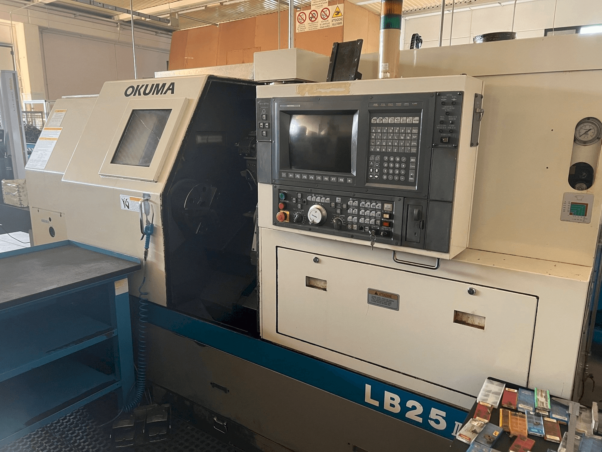 Mašīnas Okuma LB 25 II pretskats