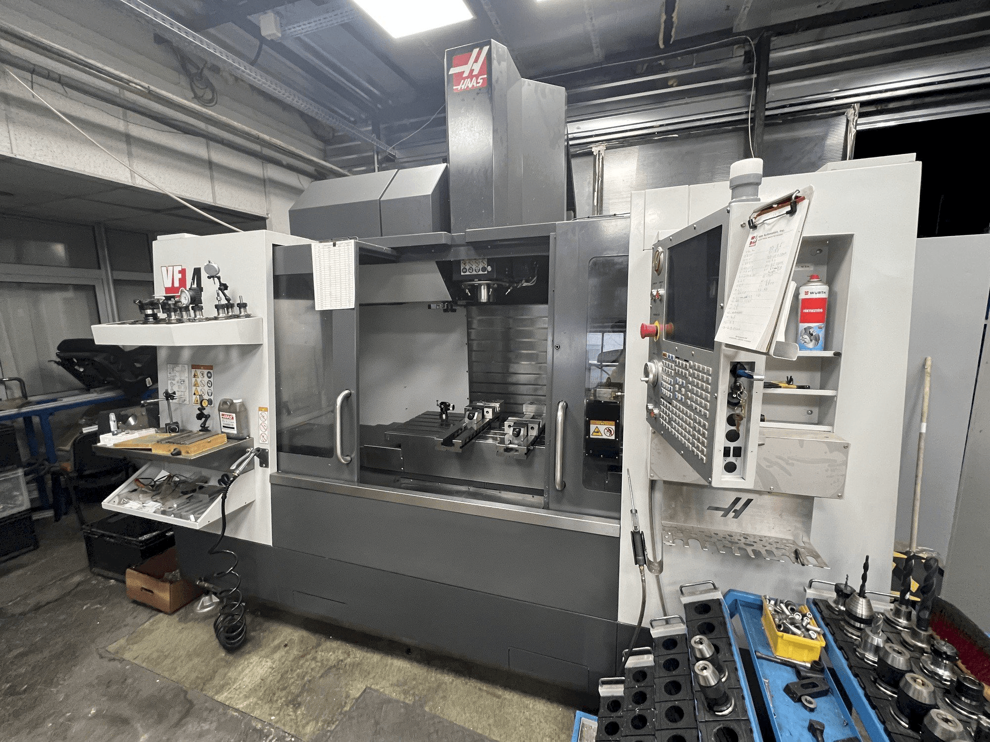 Mašīnas HAAS VF-4 pretskats