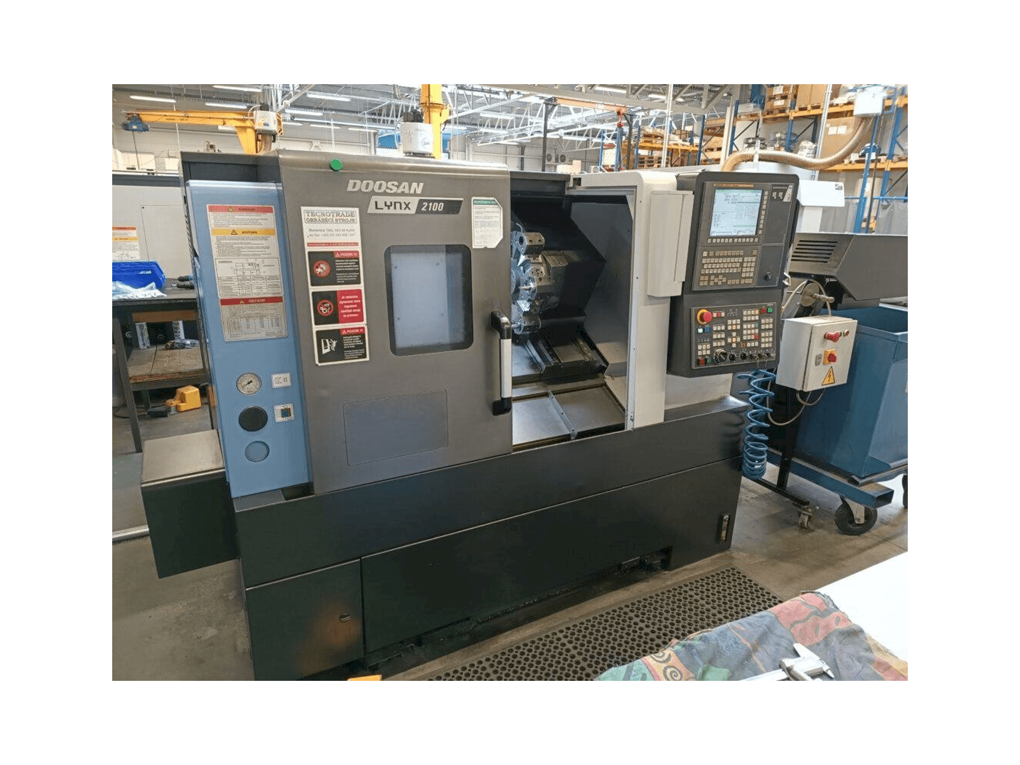 Mašīnas DOOSAN Lynx 2100A pretskats