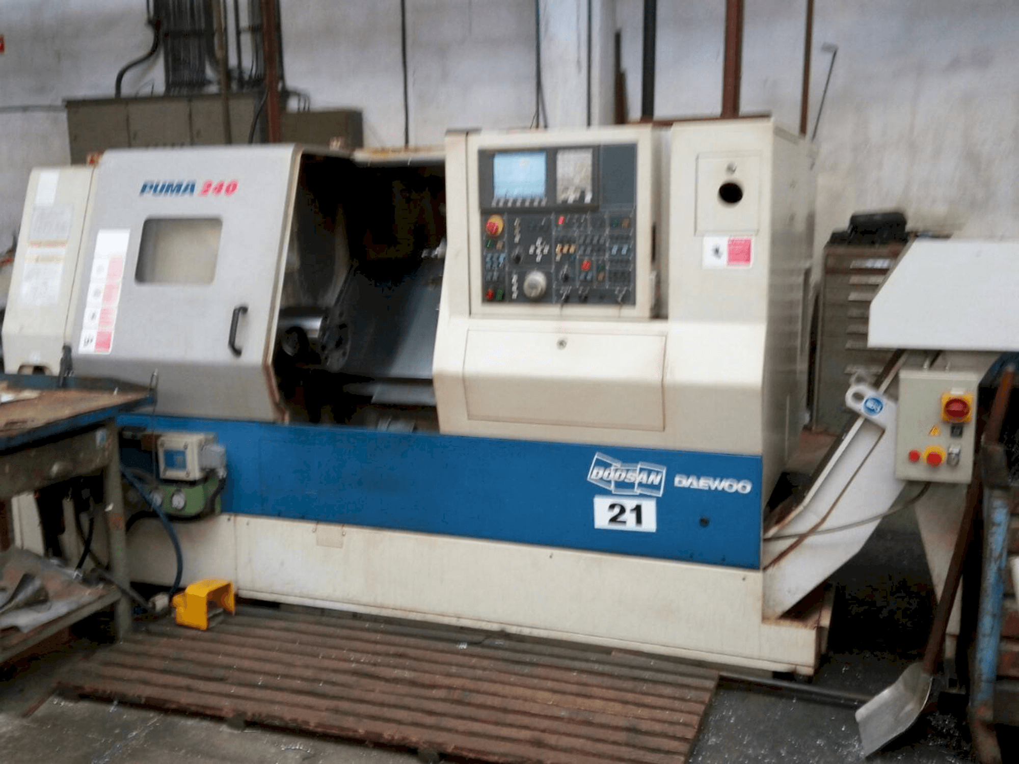 Mašīnas Doosan Puma 240B pretskats