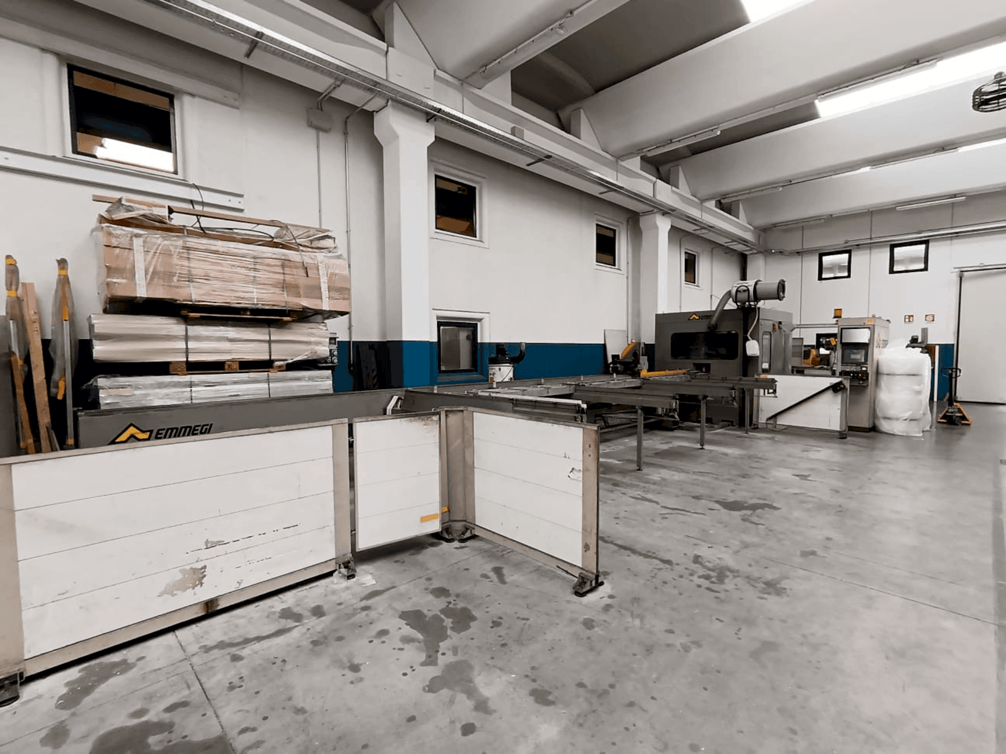 Mašīnas Emmegi Quadra pretskats