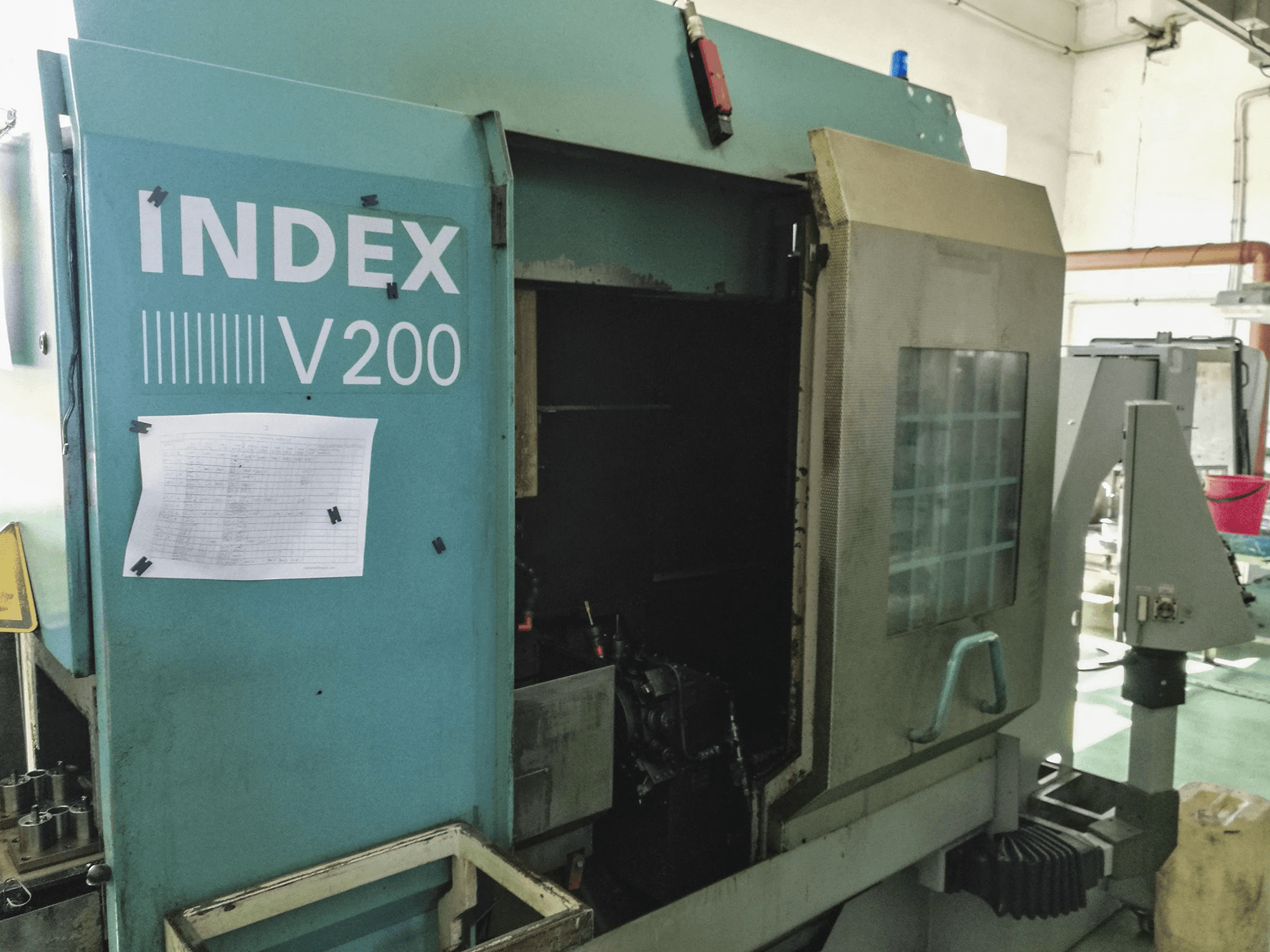 Mašīnas Index V200 skats no kreisās puses