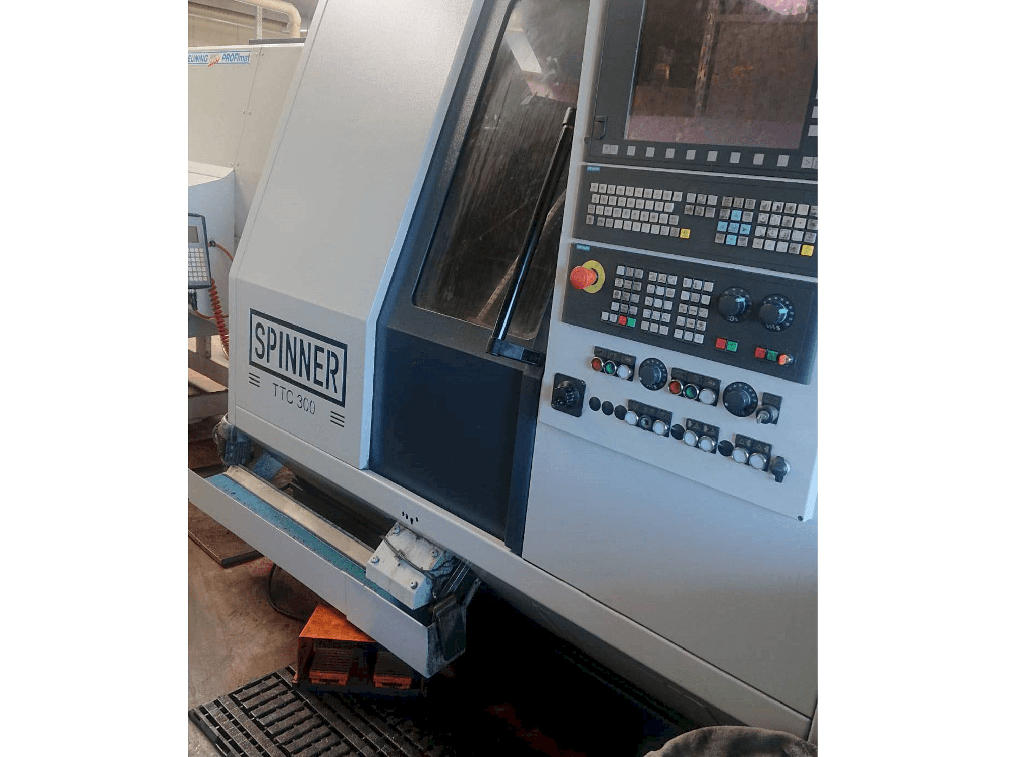 Mašīnas SPINNER TTC300-52 SMMCY pretskats