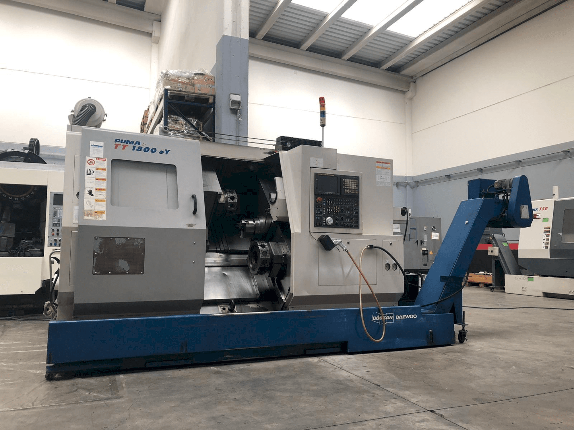 Mašīnas Doosan Puma TT1800SY pretskats