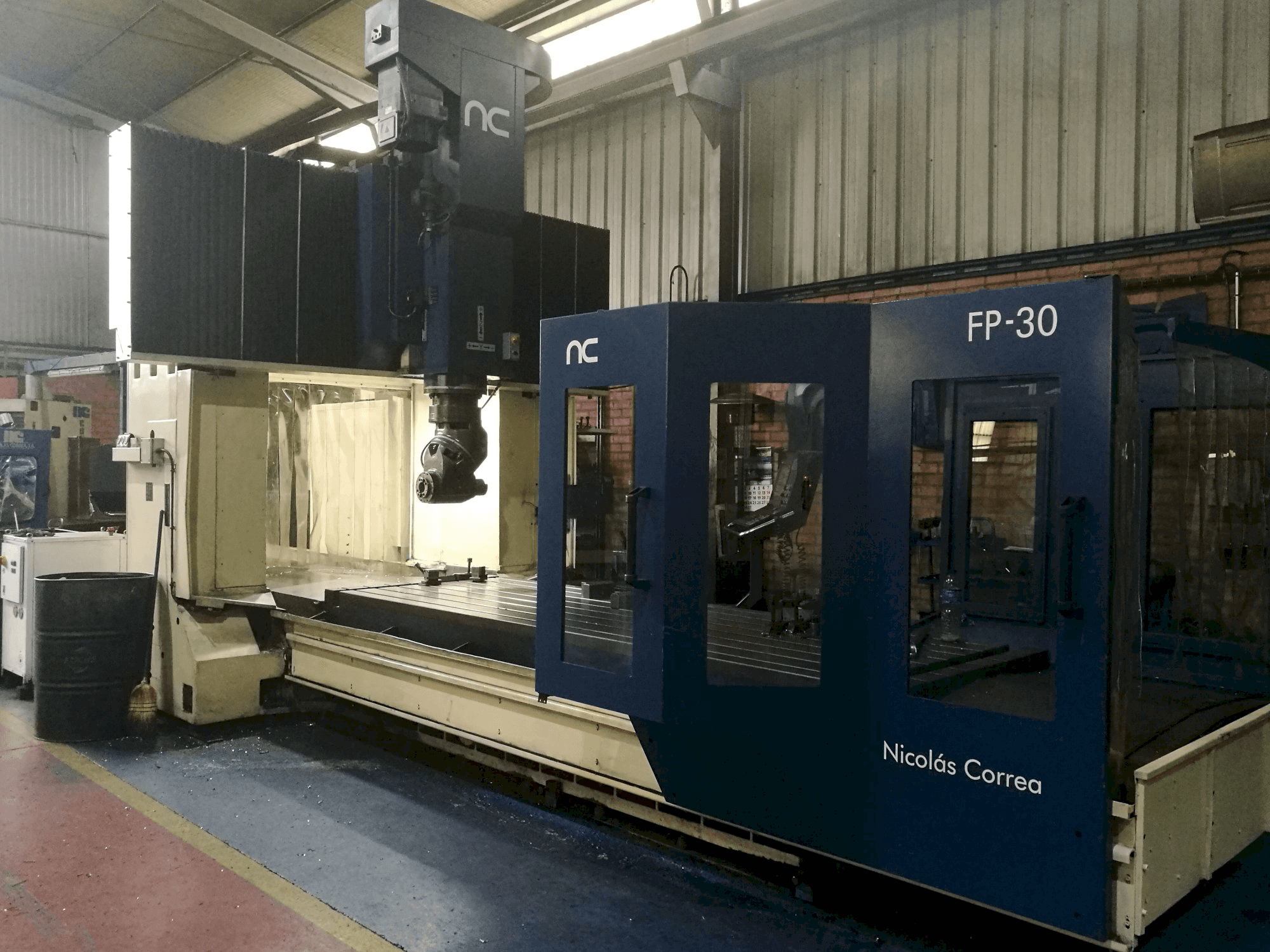 Mašīnas Correa FP 30/35 skats no labās puses