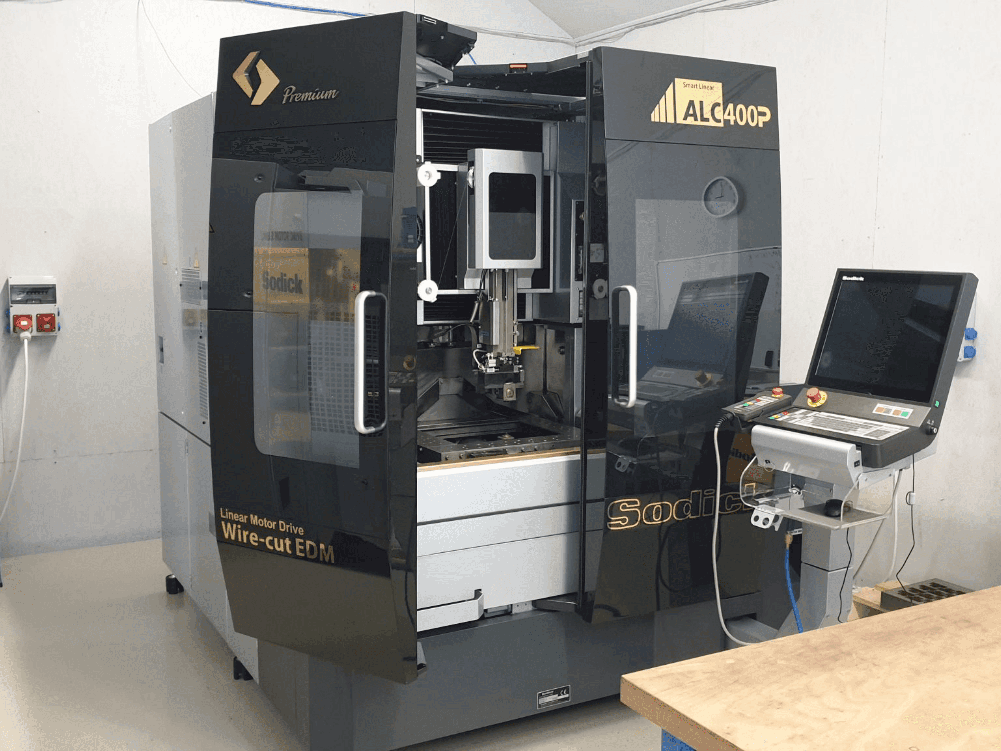 Mašīnas Sodick SODICK ALC400P pretskats