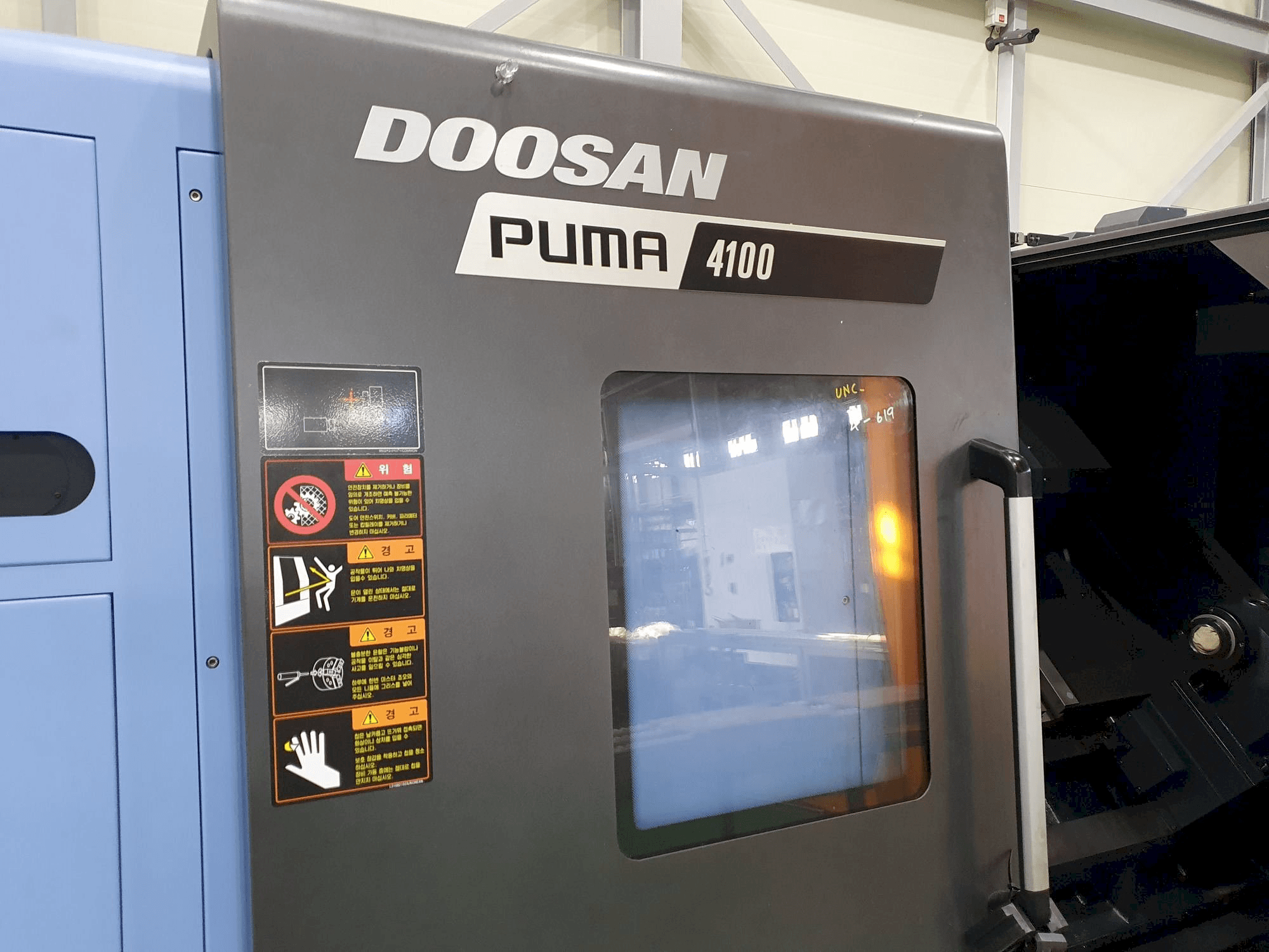 Mašīnas Doosan PUMA 4100B pretskats