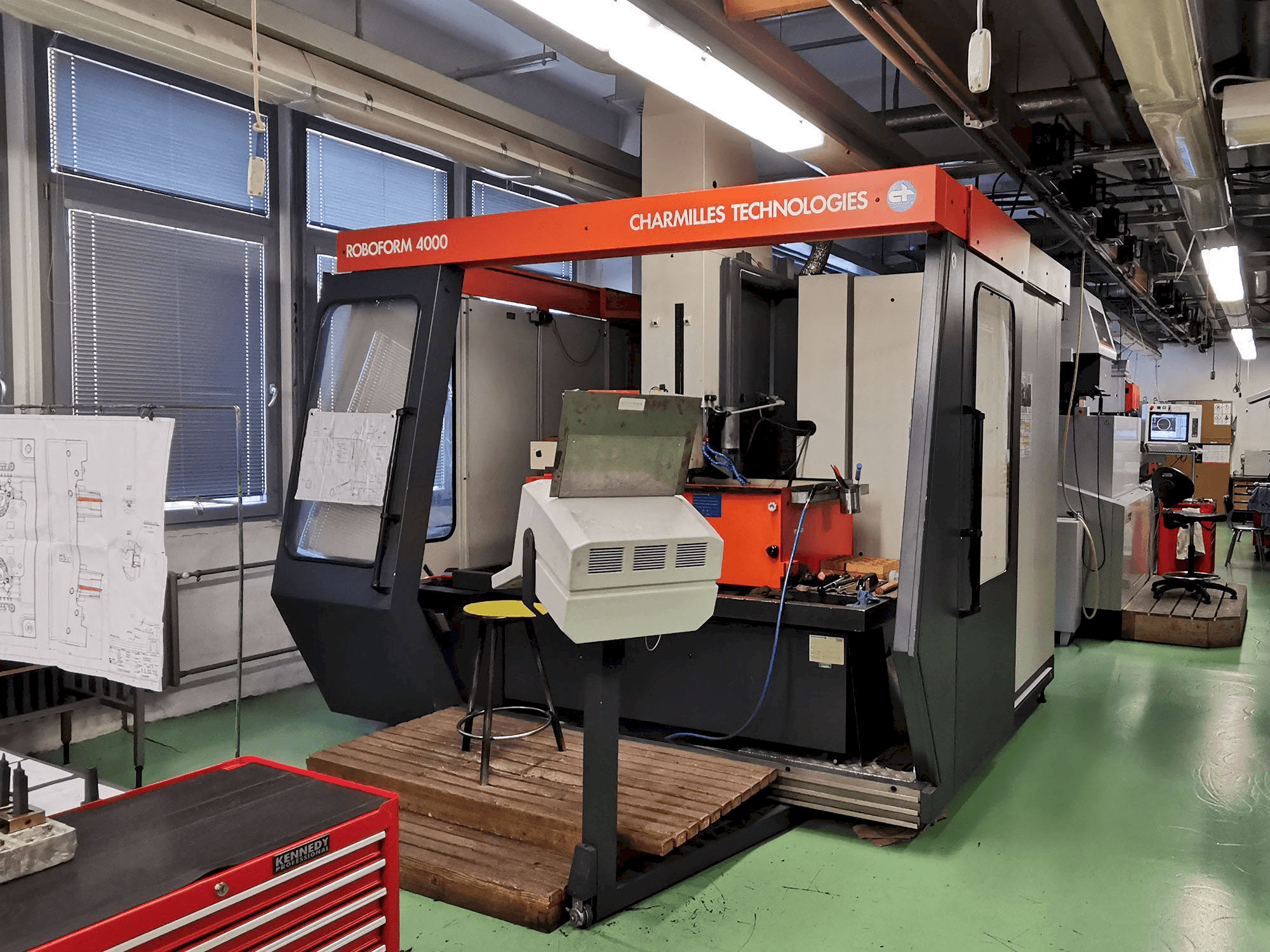 Mašīnas CHARMILLES Roboform 4000 pretskats