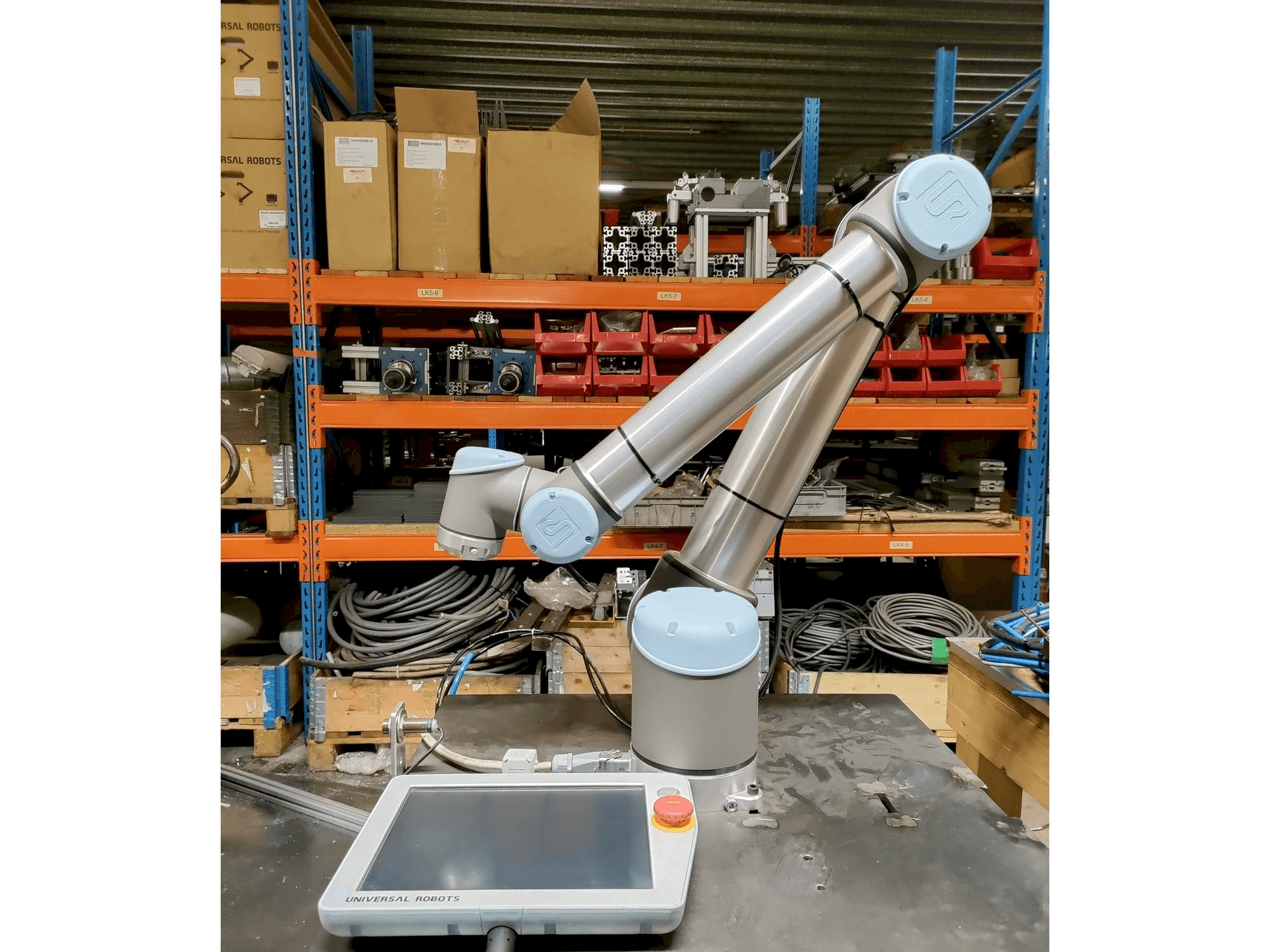 Mašīnas Universal Robots UR10 pretskats