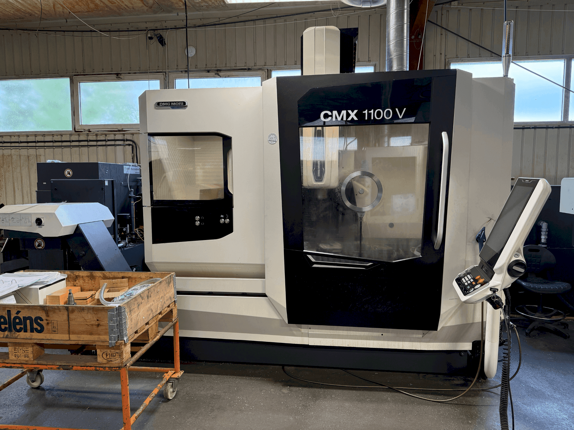 Mašīnas DMG MORI CMX 1100 V (2022) pretskats