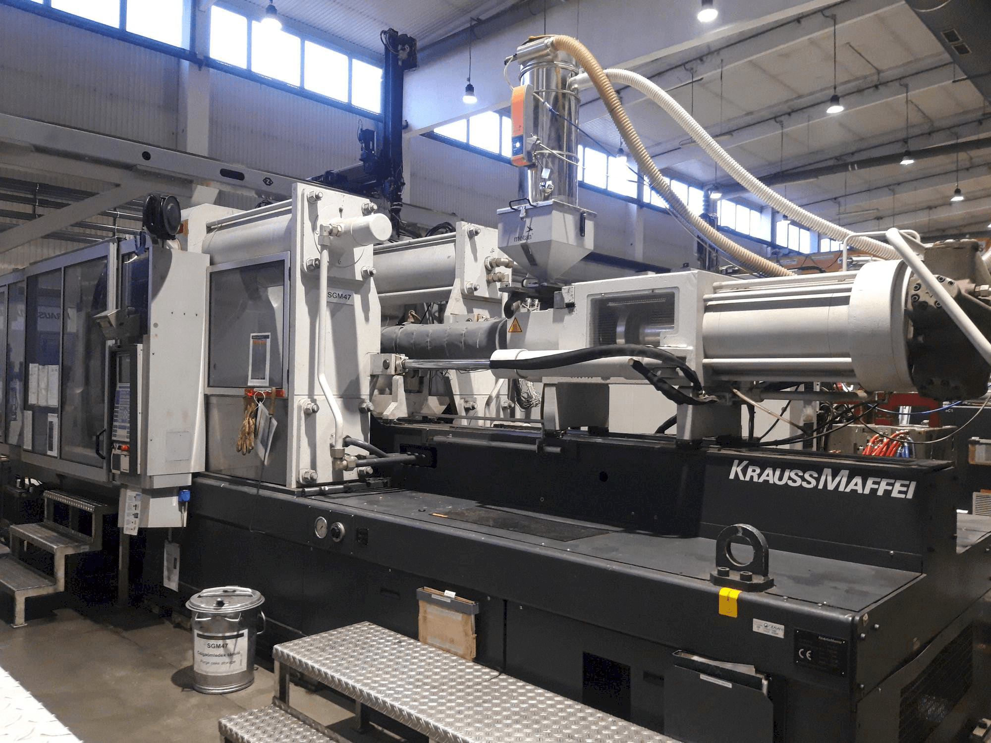 Mašīnas Krauss Maffei KM 650-2700 C2 pretskats