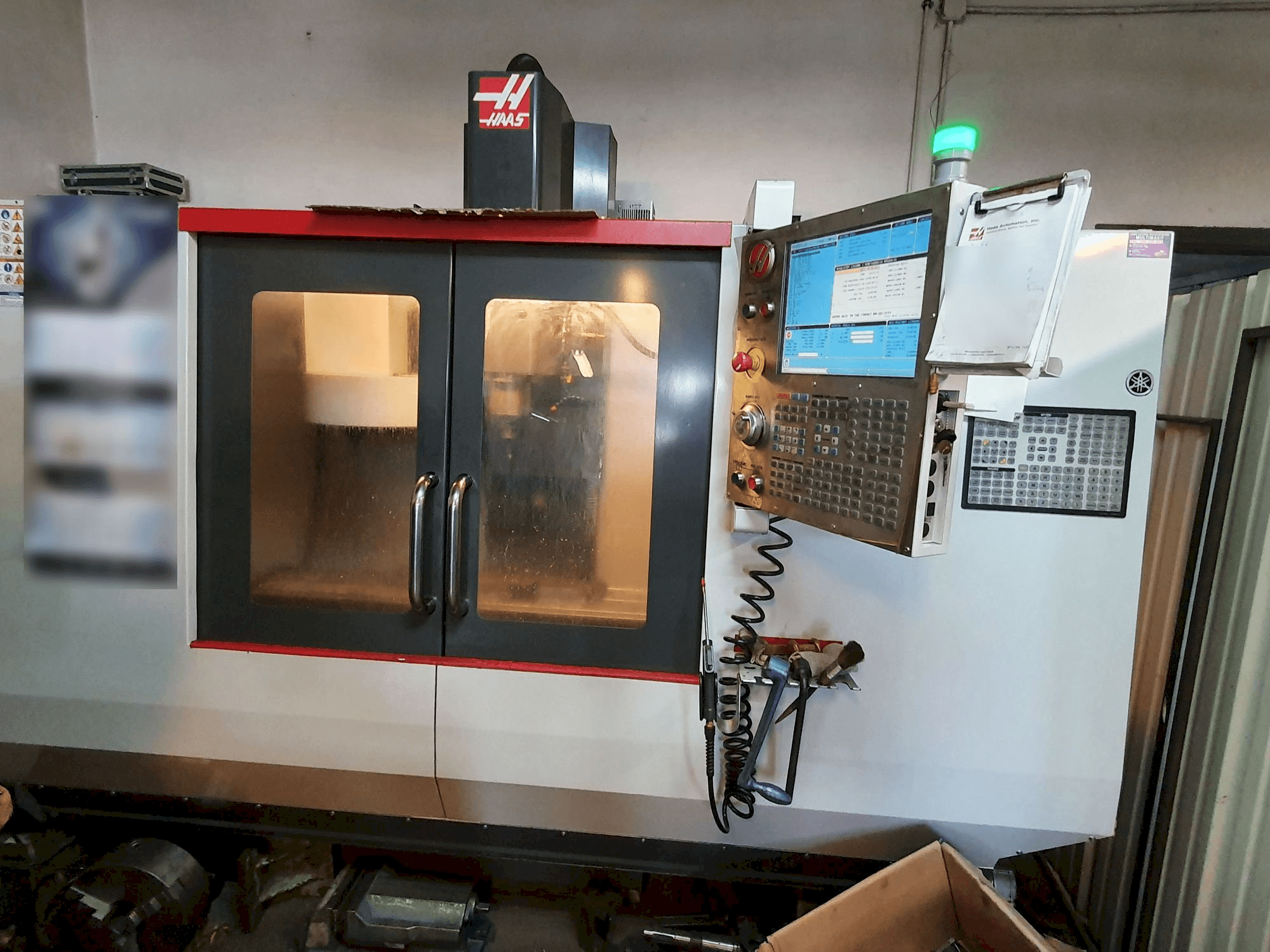 Mašīnas HAAS TM-2P pretskats