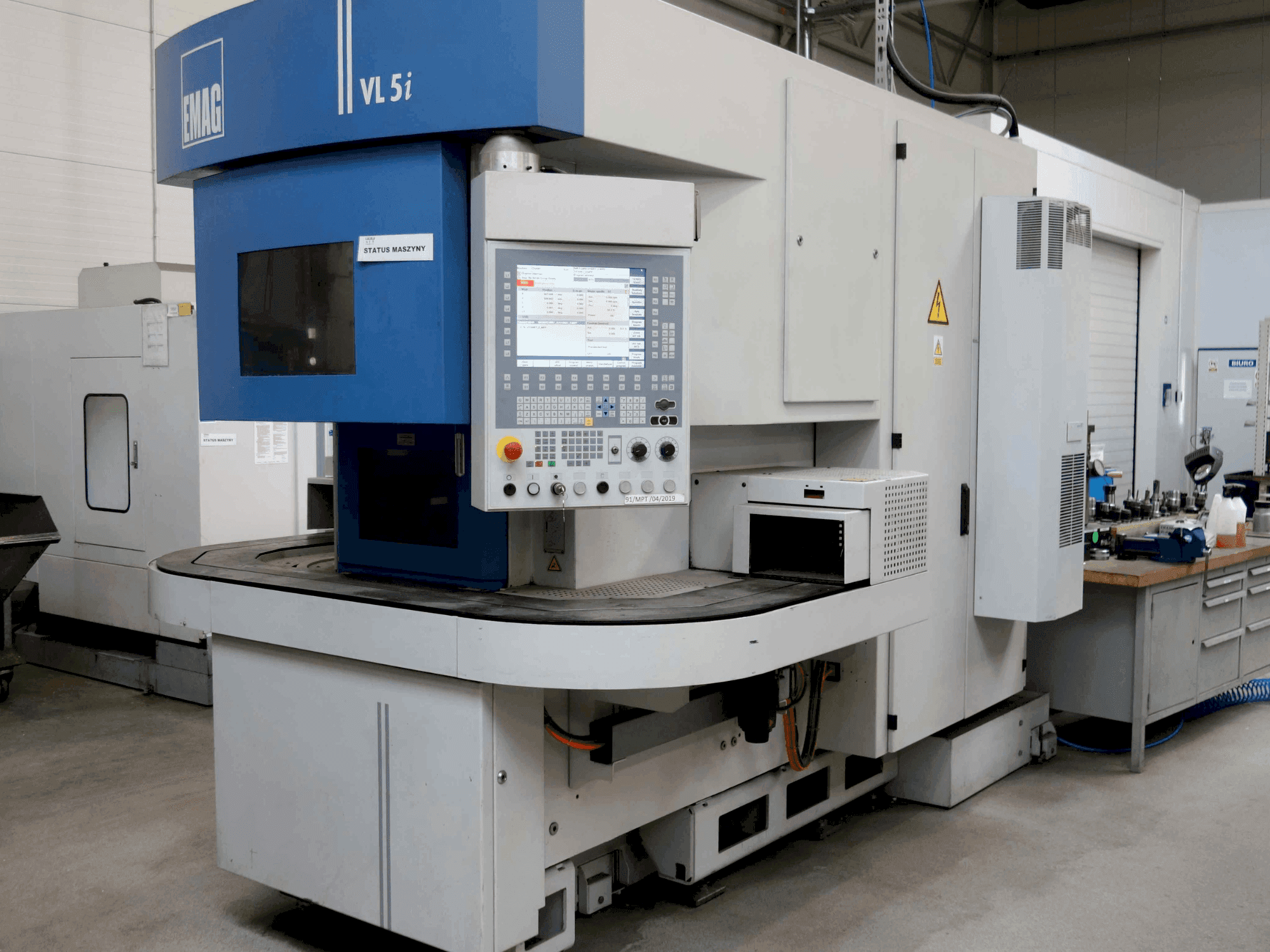 Mašīnas EMAG VSC 250 labās malas skats