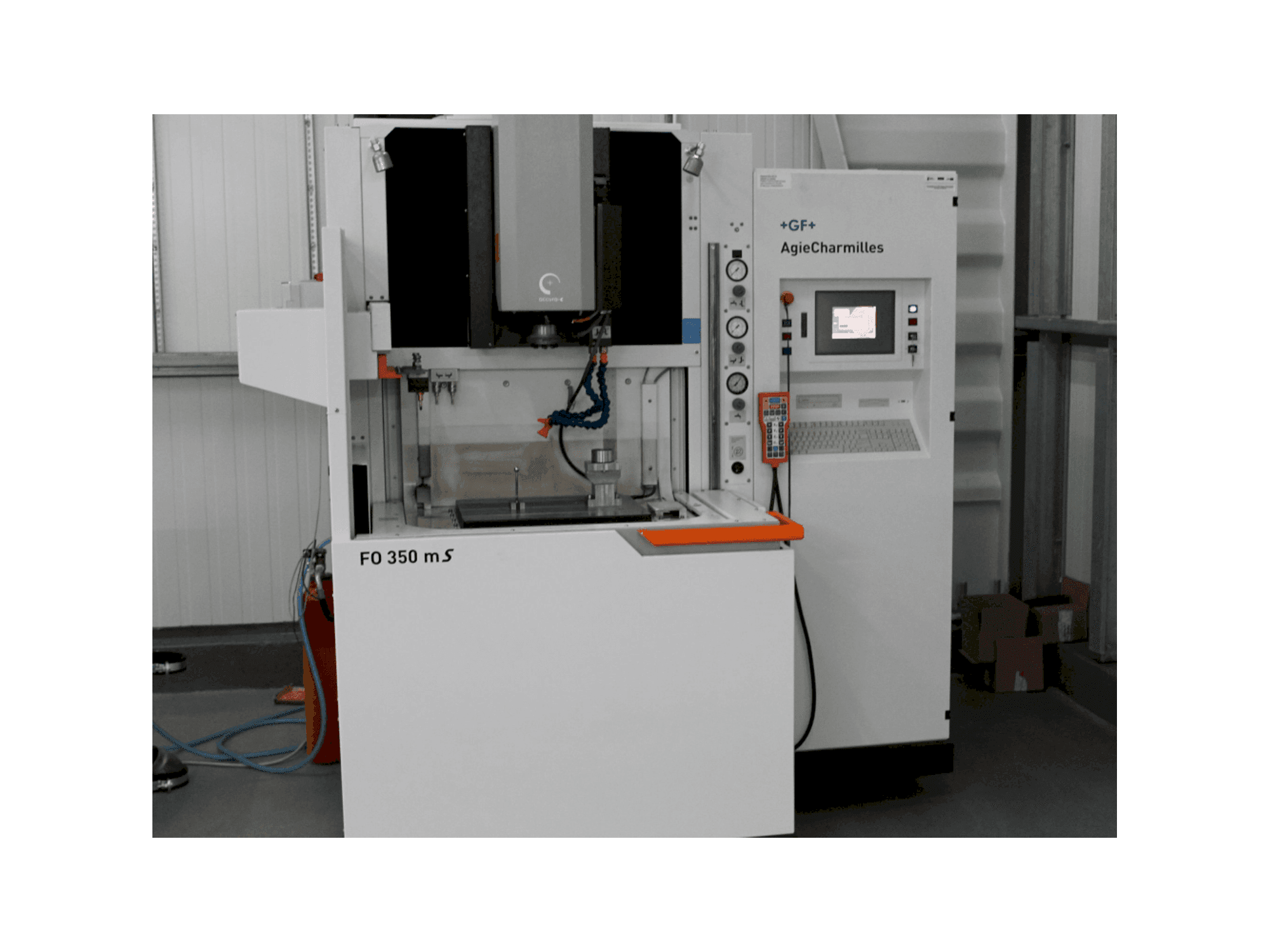 Mašīnas AgieCharmilles FO350MS pretskats