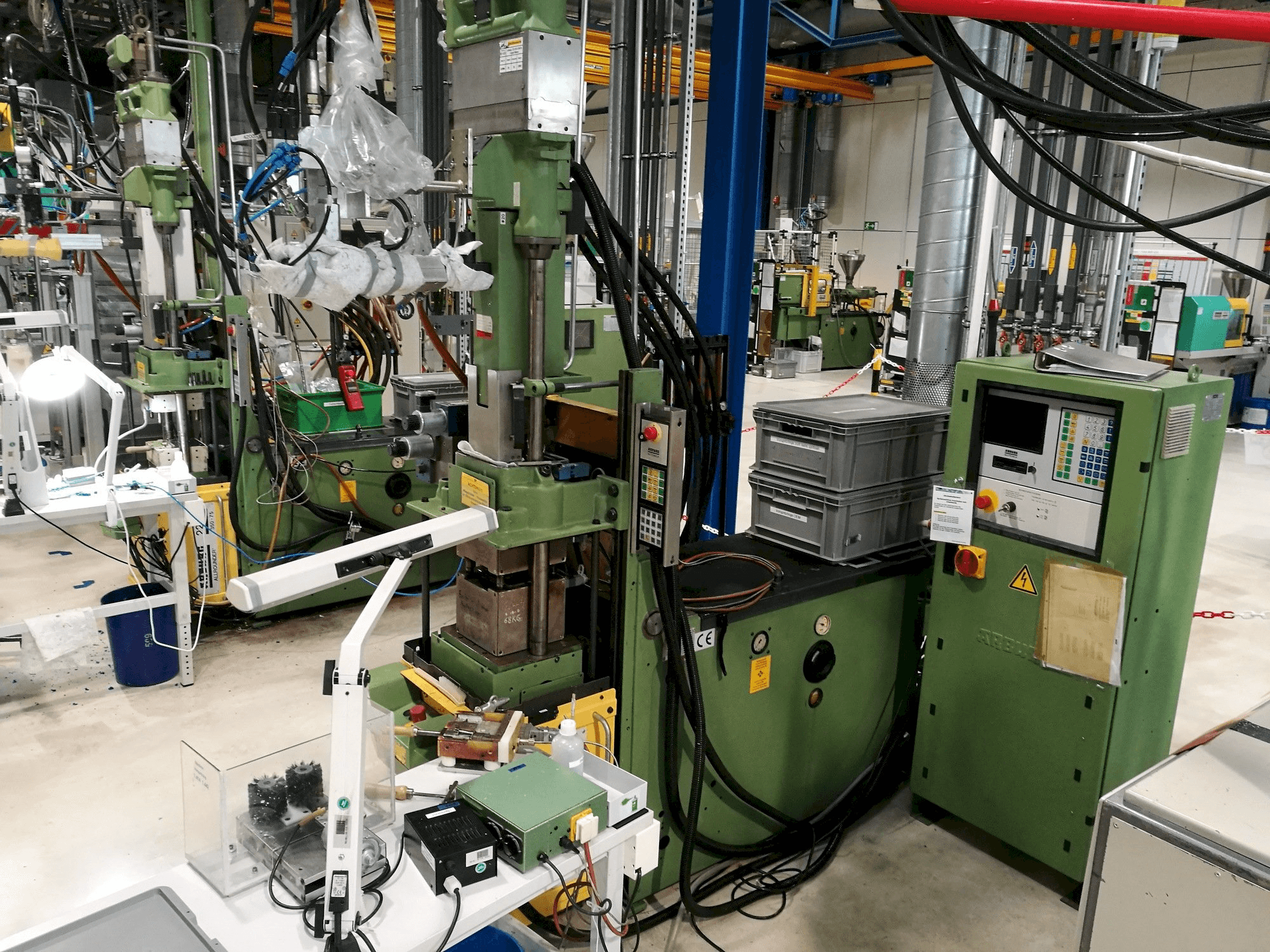 Mašīnas Arburg 221M-350-75U pretskats