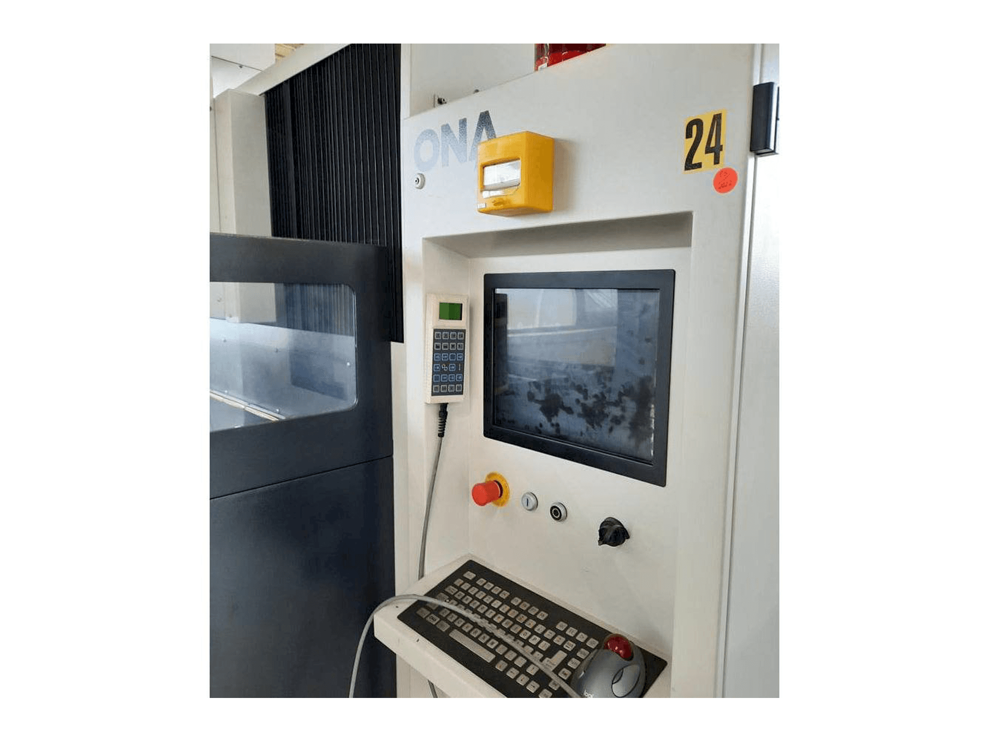 Mašīnas ONA NX4F pretskats