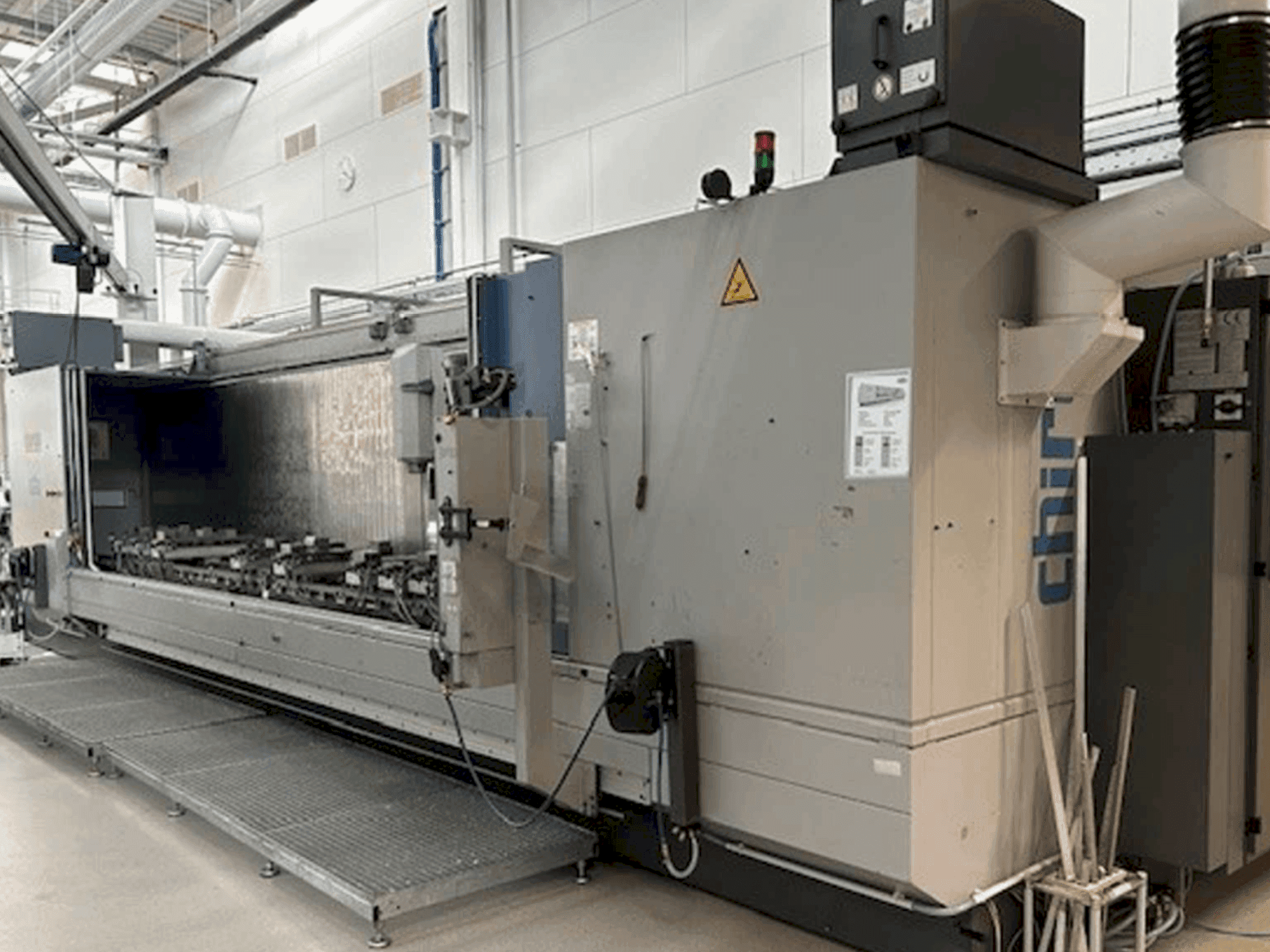 Mašīnas CHIRON Mill 6000 SK pretskats