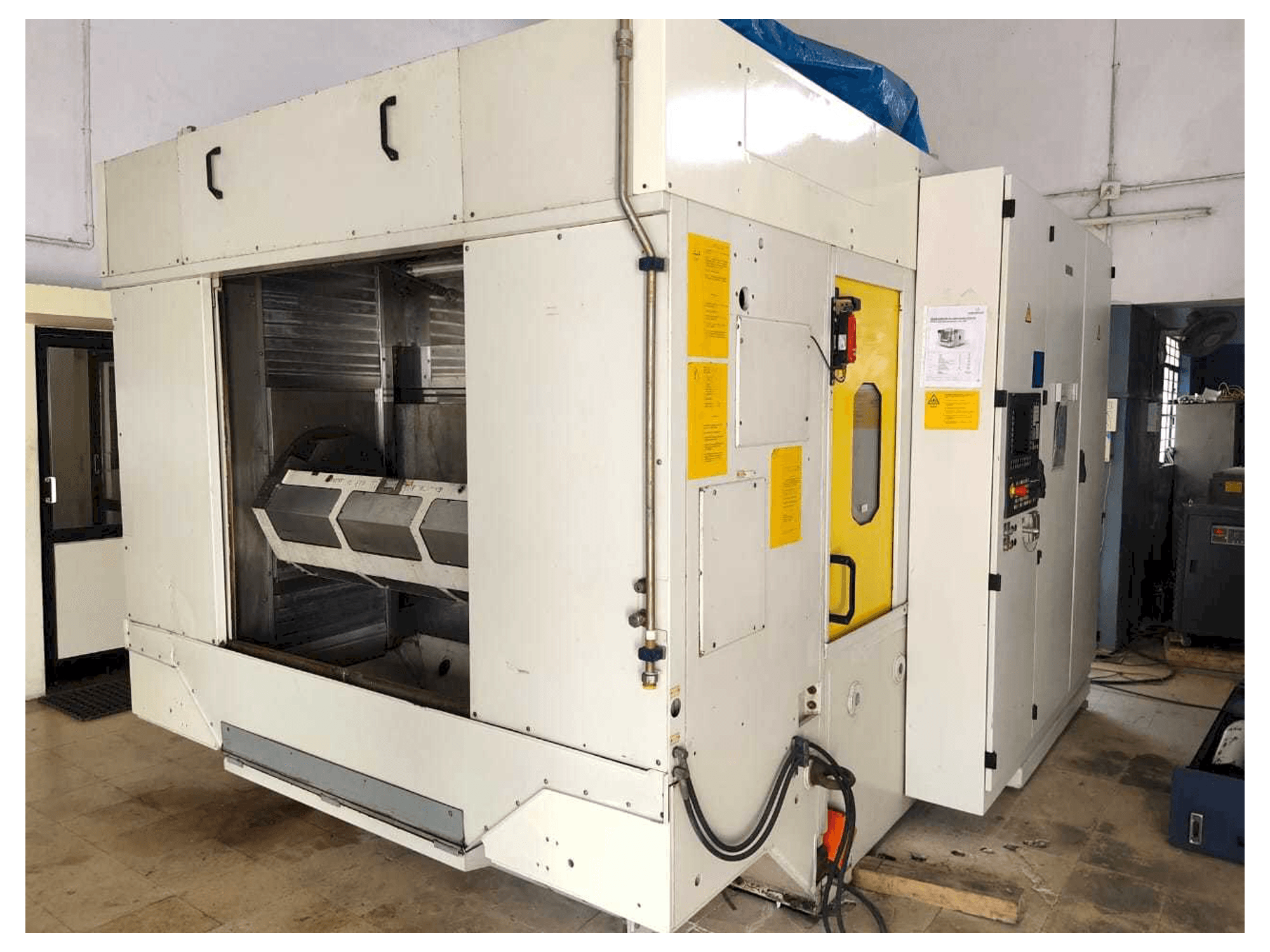 Mašīnas GROB G320 pretskats