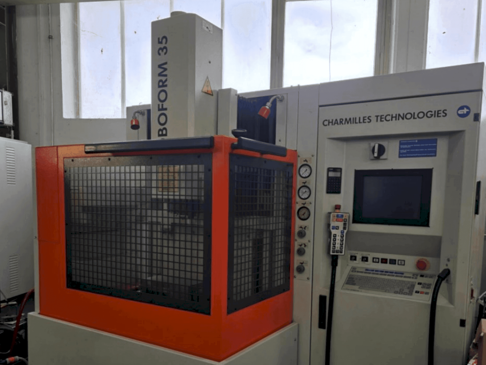 Mašīnas CHARMILLES Roboform 35 pretskats