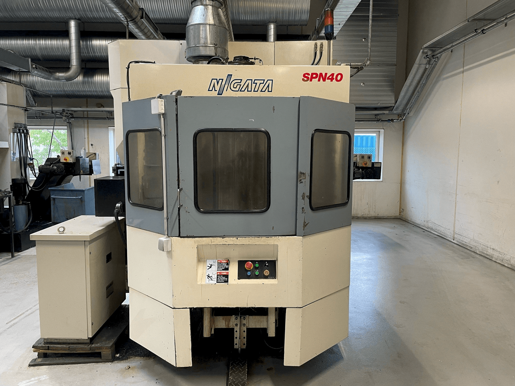 Mašīnas Niigata SPN 40 pretskats