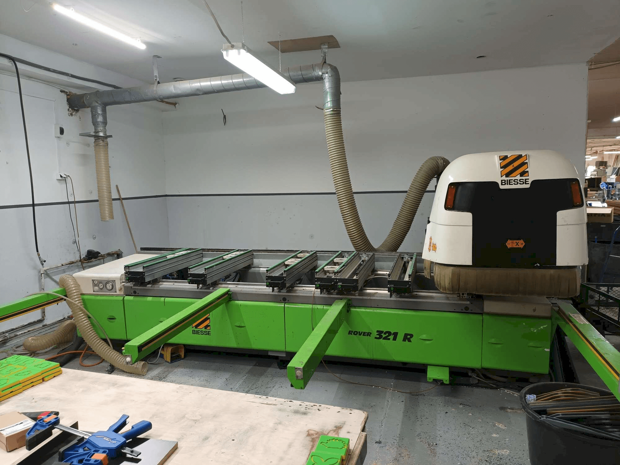 Mašīnas BIESSE Rover 321R pretskats