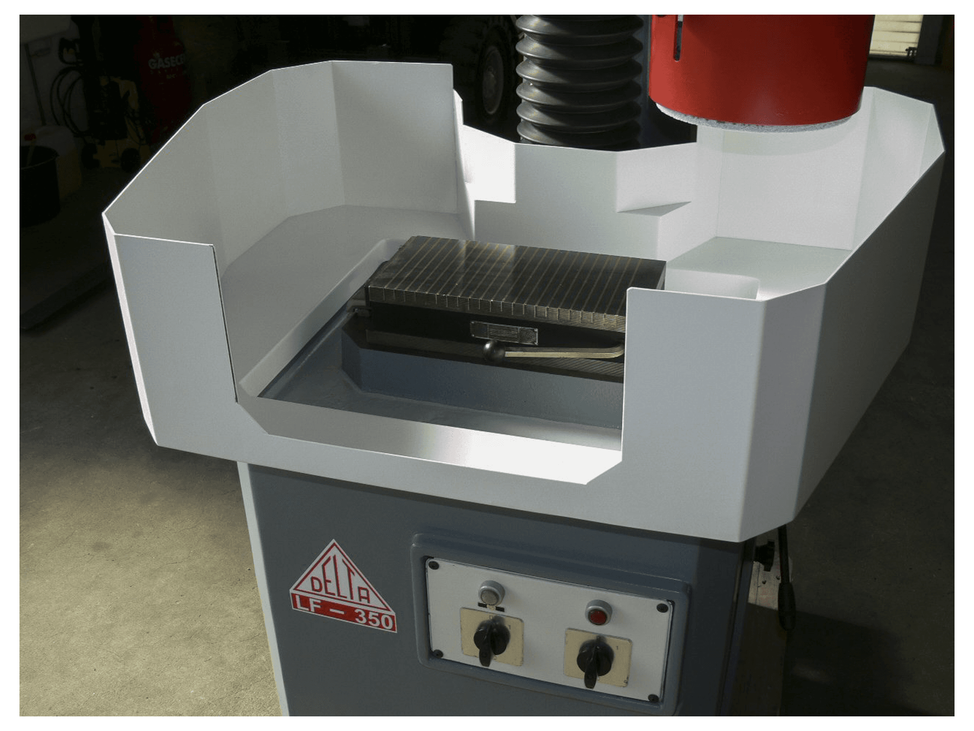 Mašīnas DELTA LF-350 pretskats