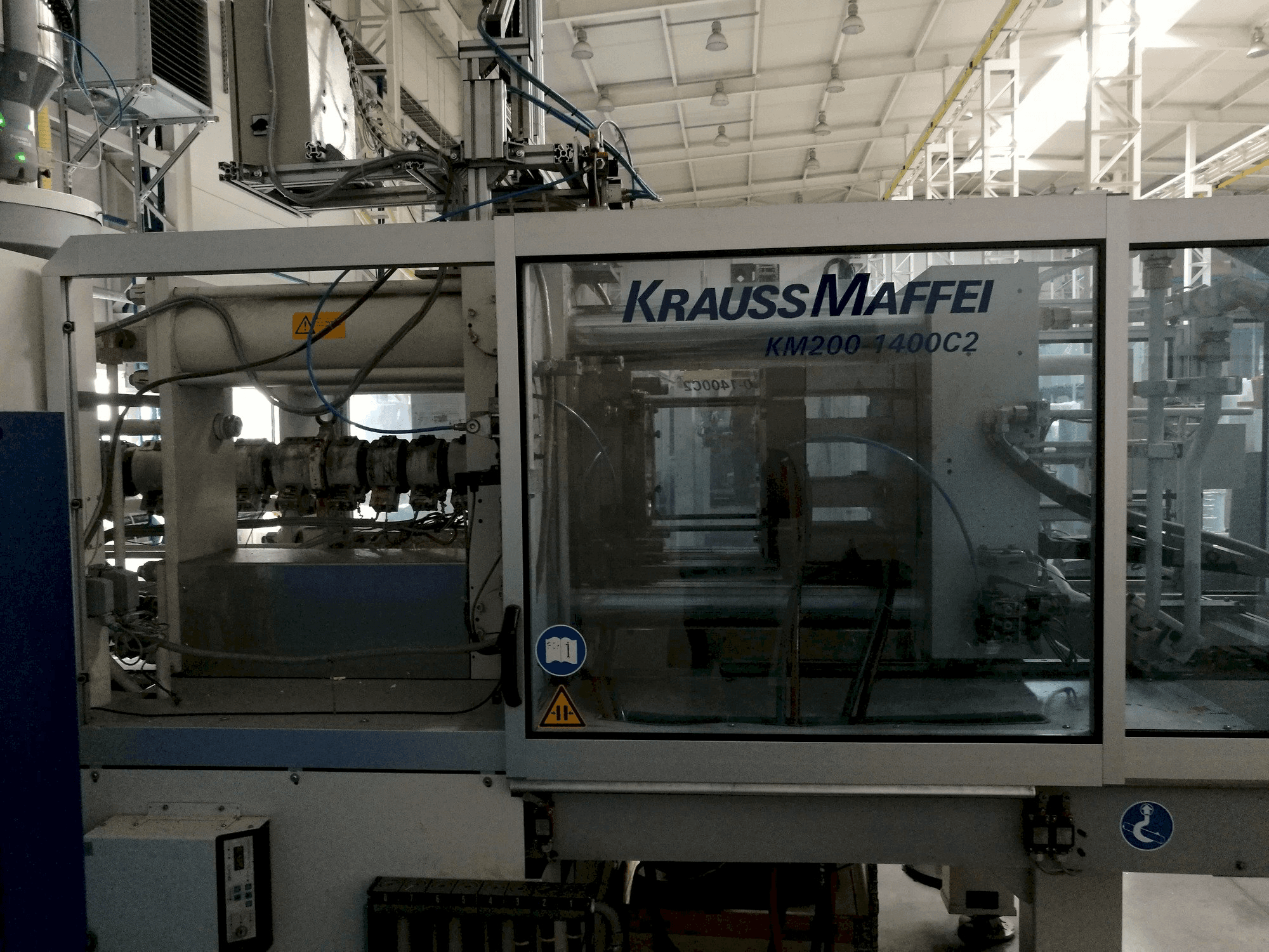 Mašīnas Krauss Maffei 200-1400 C2 pretskats