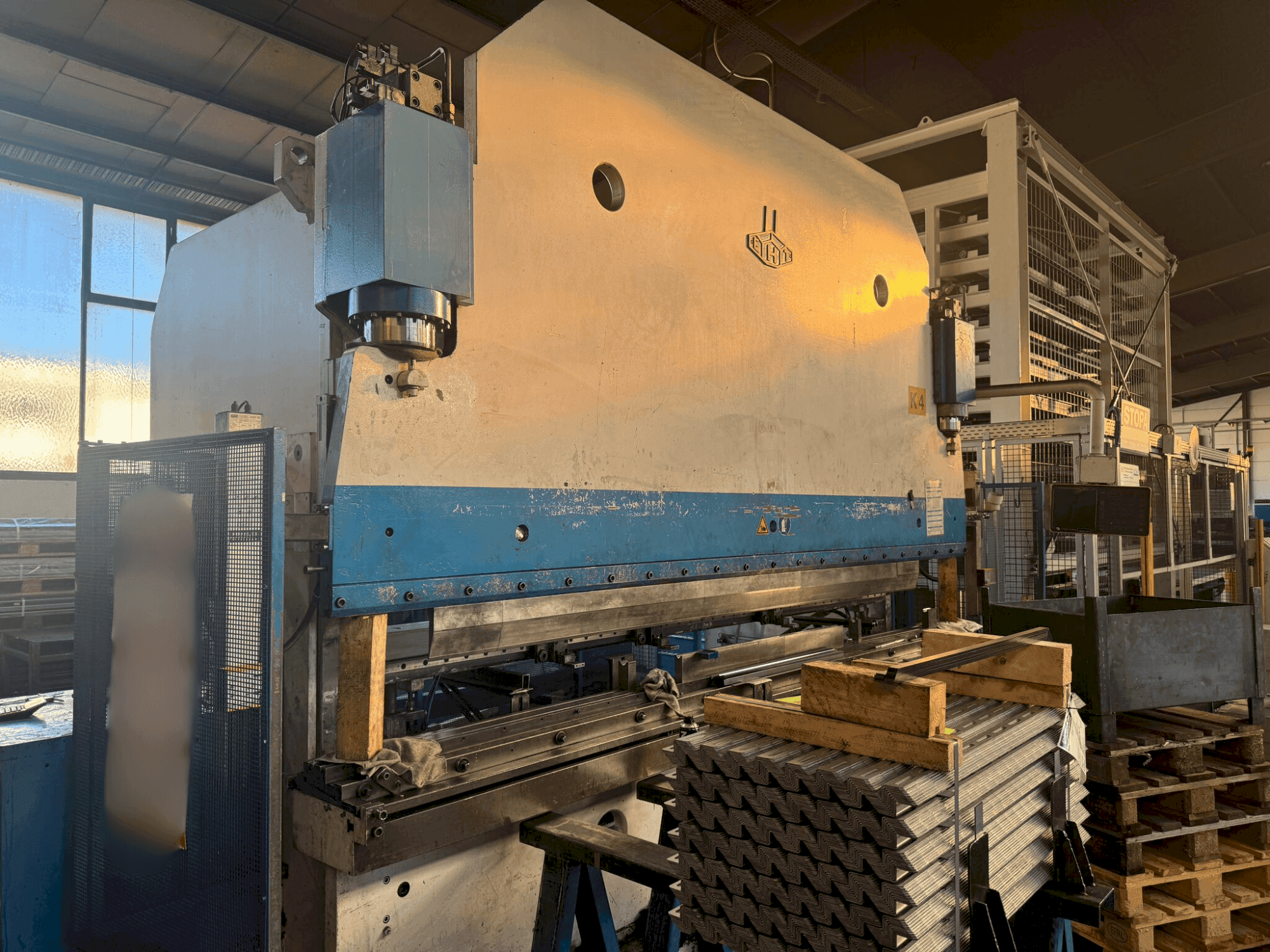 Mašīnas EHT EHPS 15-40 pretskats