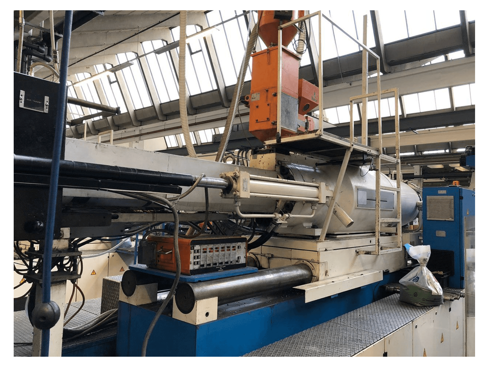 Mašīnas ENGEL ES 7000/800 darba telpa