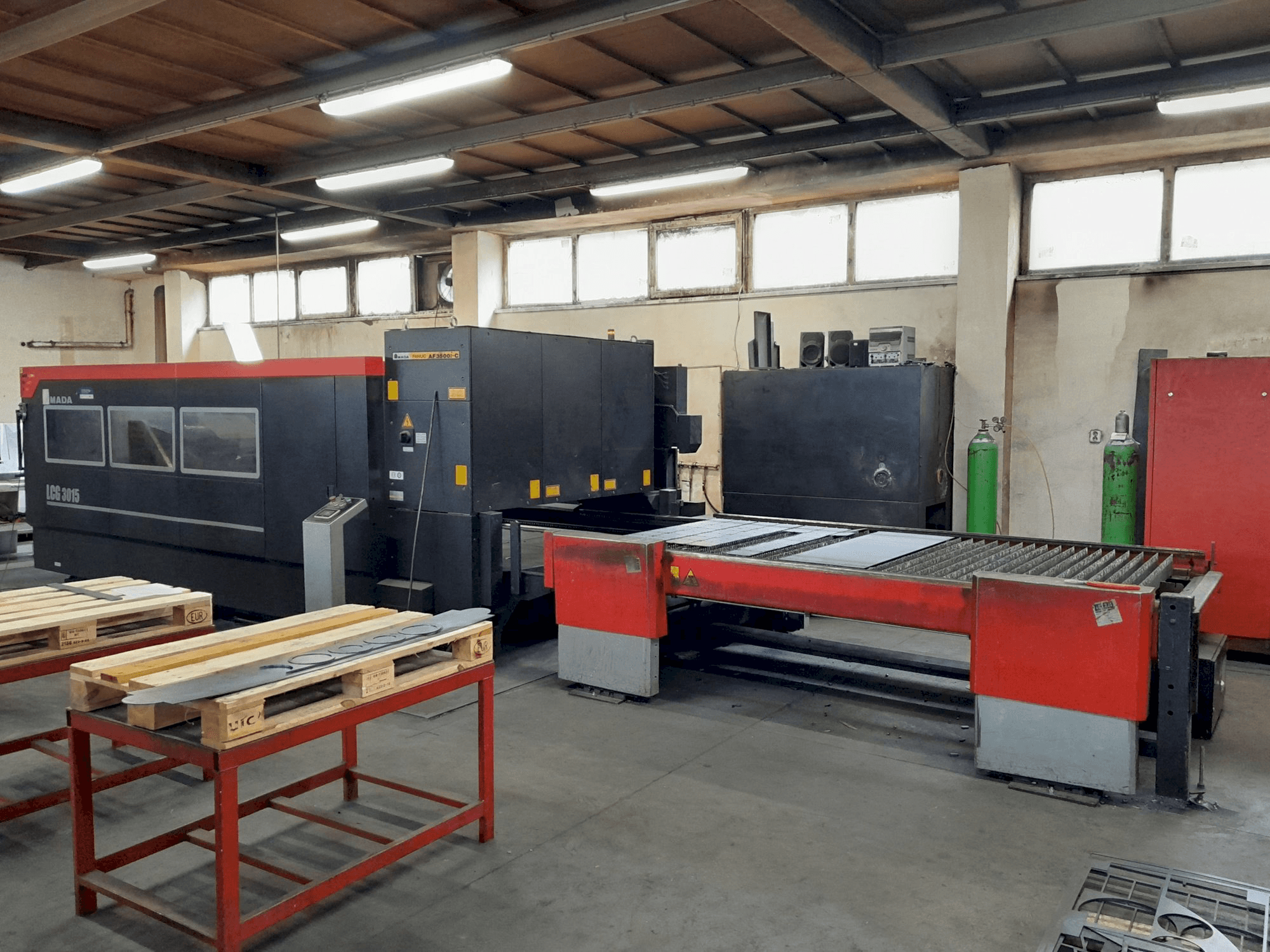 Mašīnas AMADA LCG 3015 pretskats