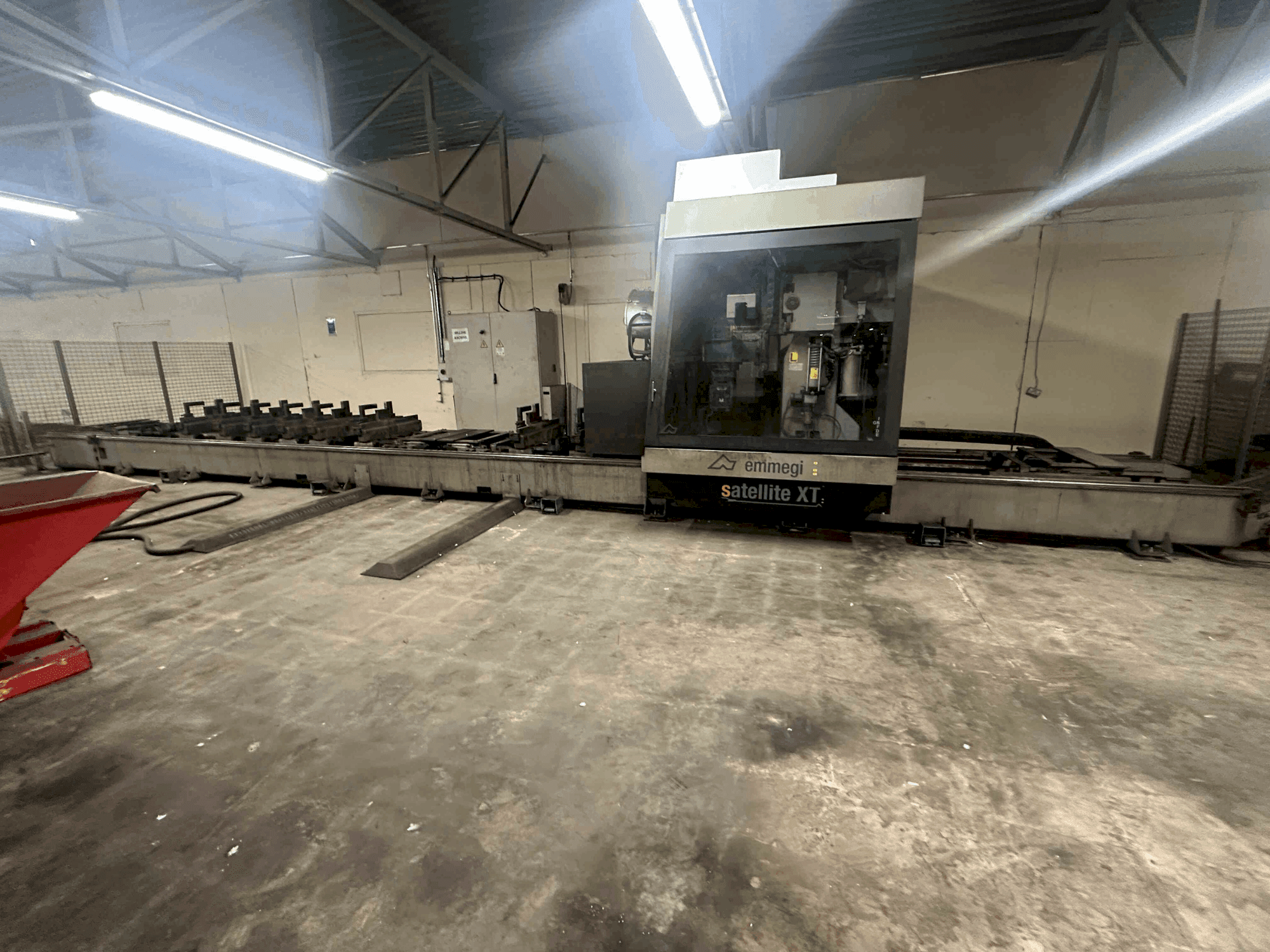 Mašīnas Emmegi Satellite XT10500 pretskats