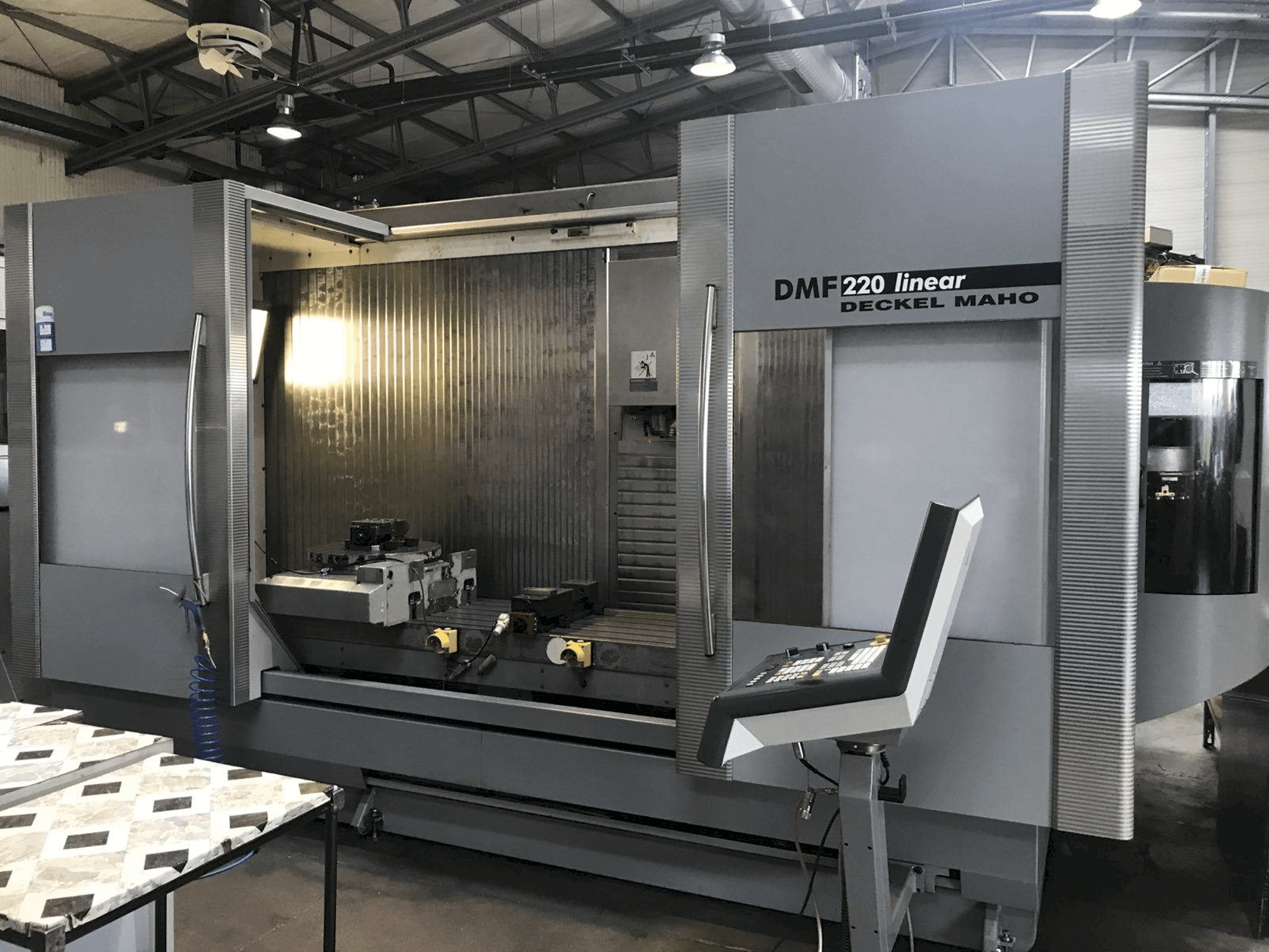 Mašīnas DECKEL MAHO DMF 220 Linear pretskats