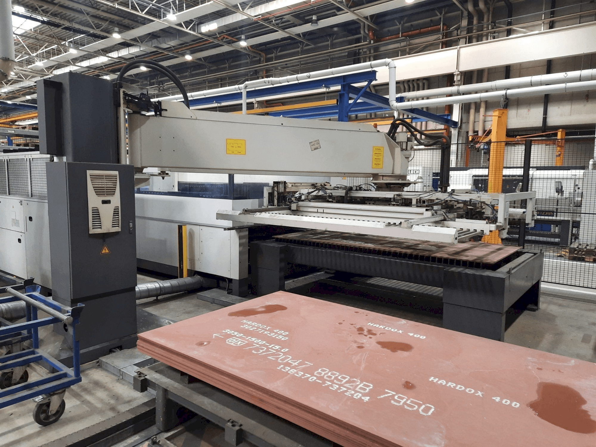 Mašīnas Trumpf L3030 kreisās malas skats